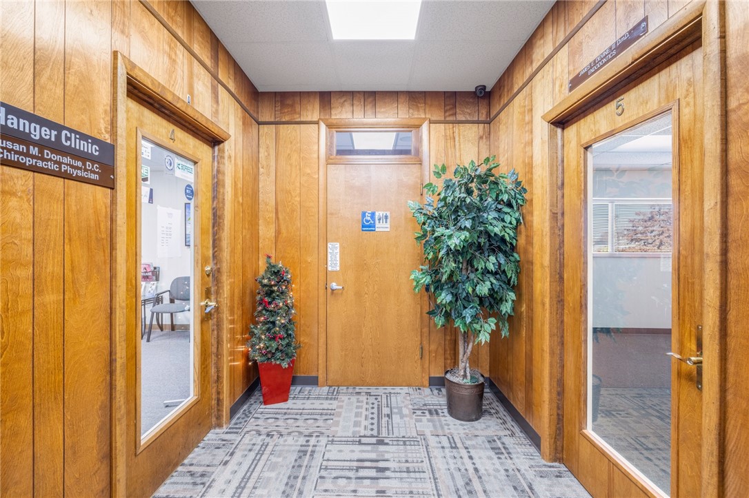 63 Eddie Dowling Highway