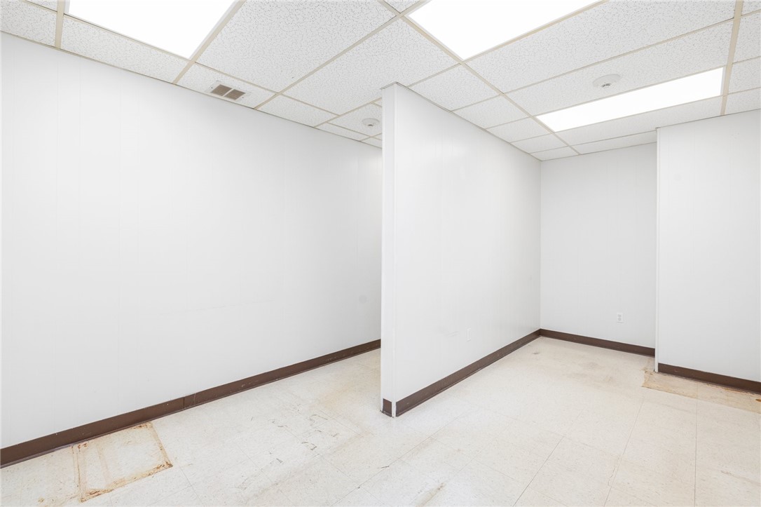 63 Eddie Dowling Highway