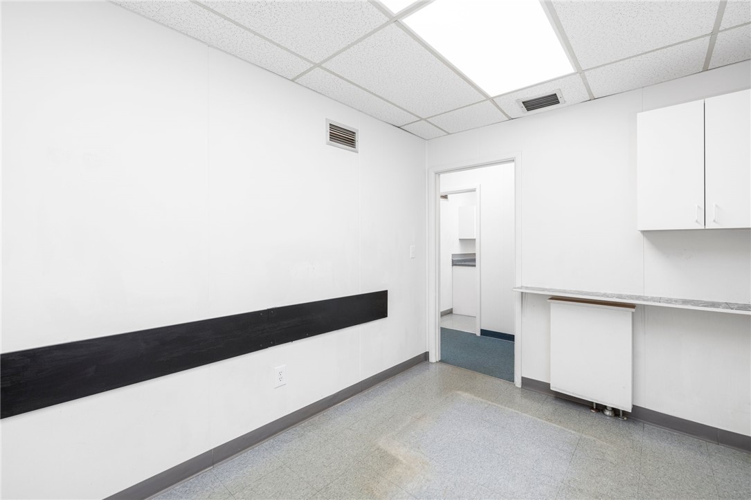 63 Eddie Dowling Highway