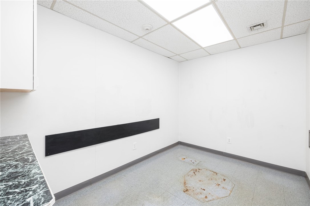 63 Eddie Dowling Highway