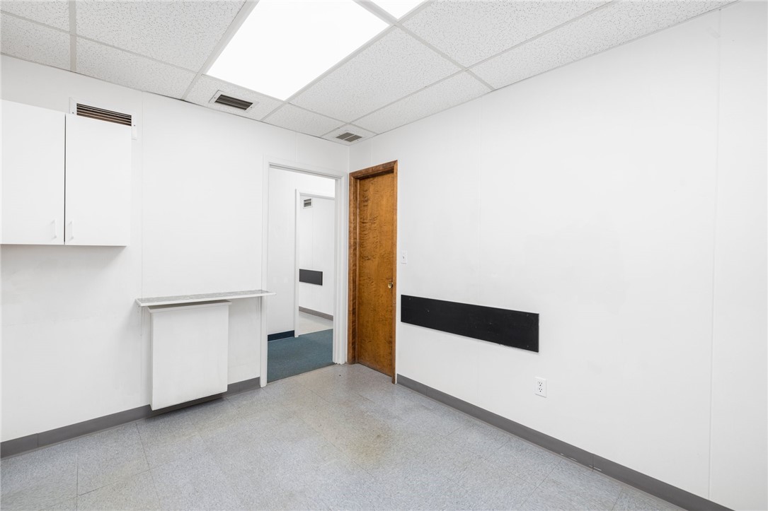 63 Eddie Dowling Highway