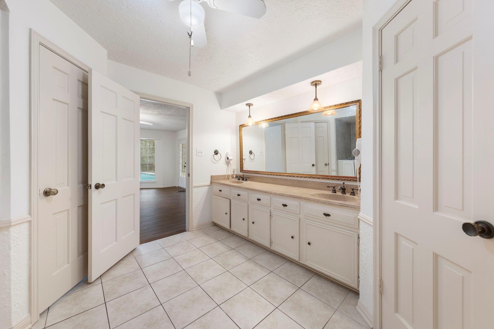 6131 Knollview Drive