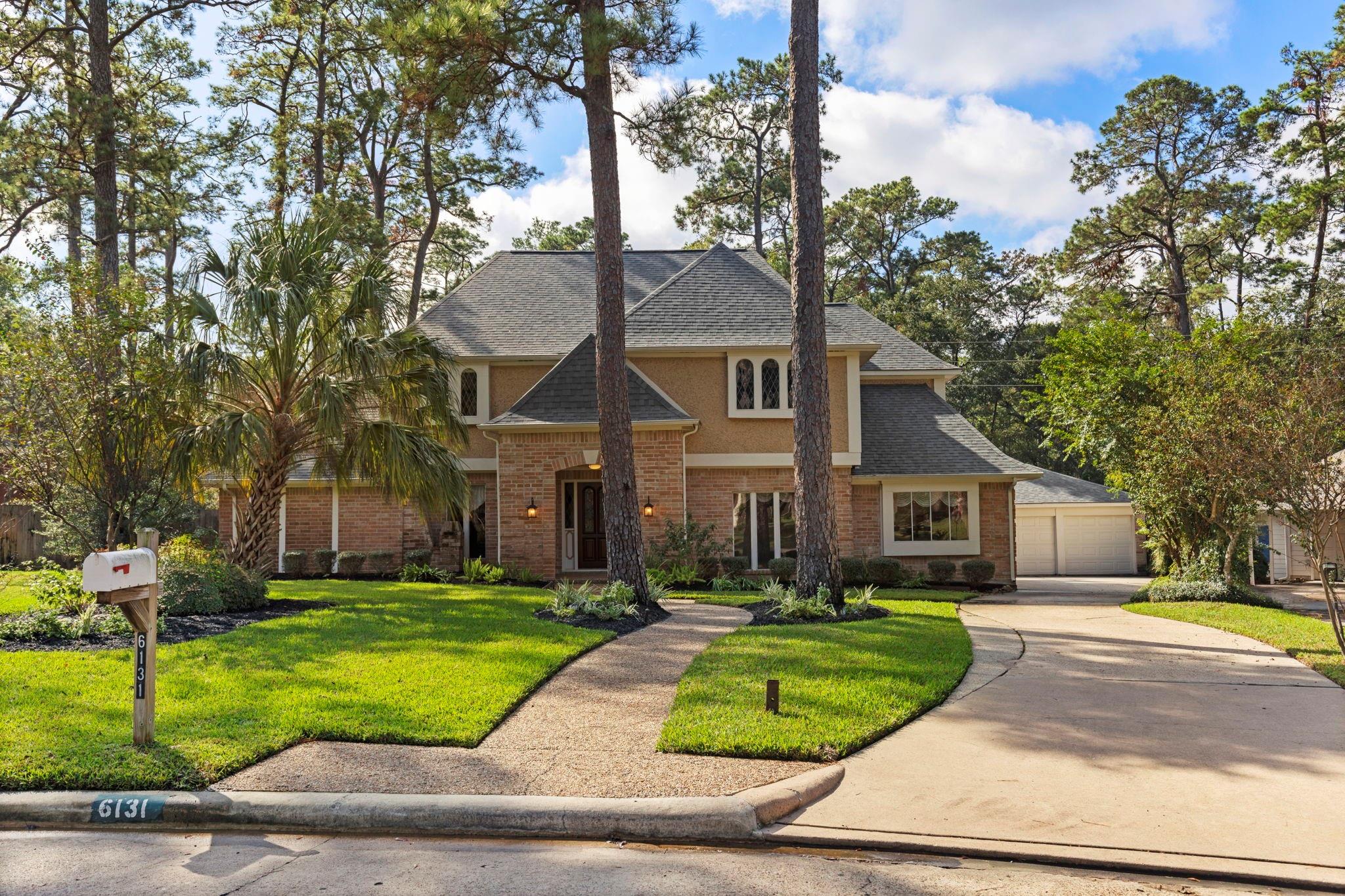 6131 Knollview Drive