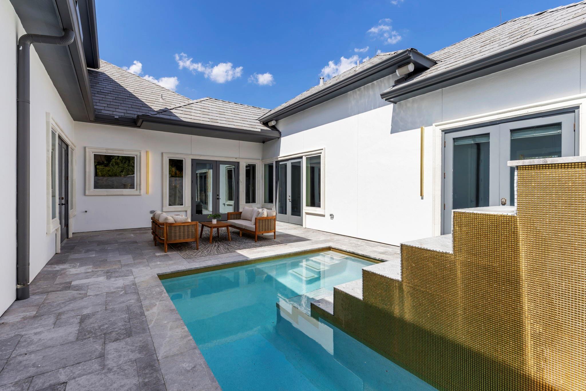 2 Little Sorrell Court
