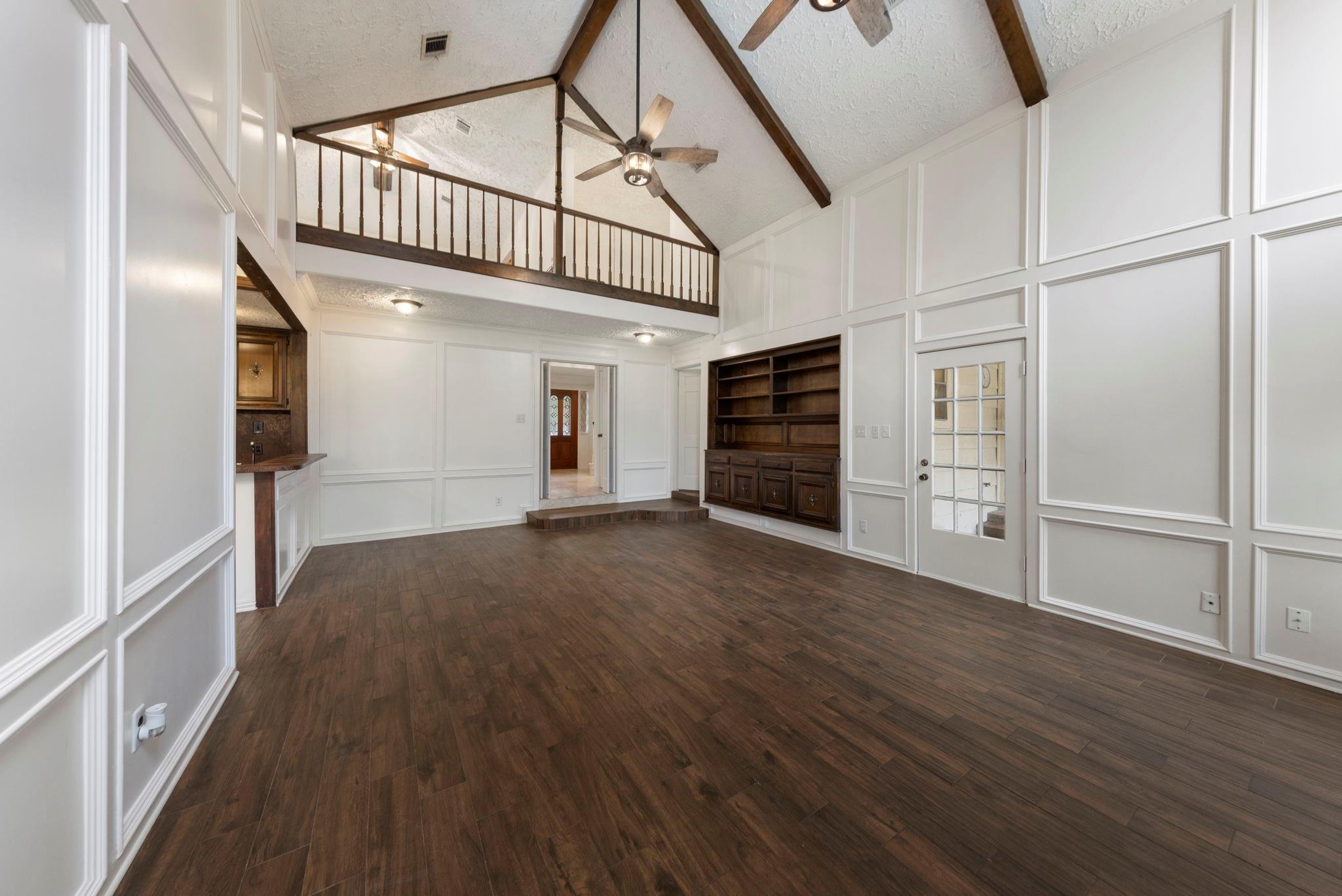 6131 Knollview Drive