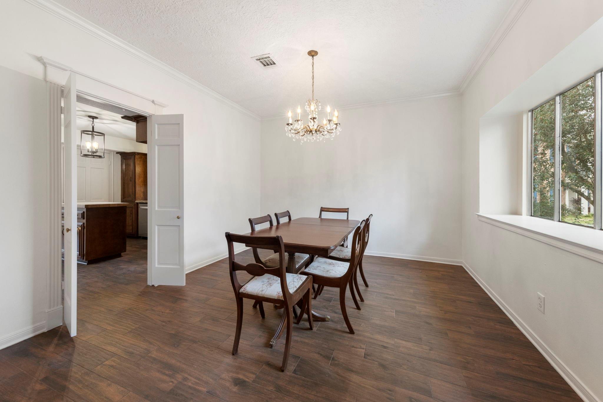 6131 Knollview Drive