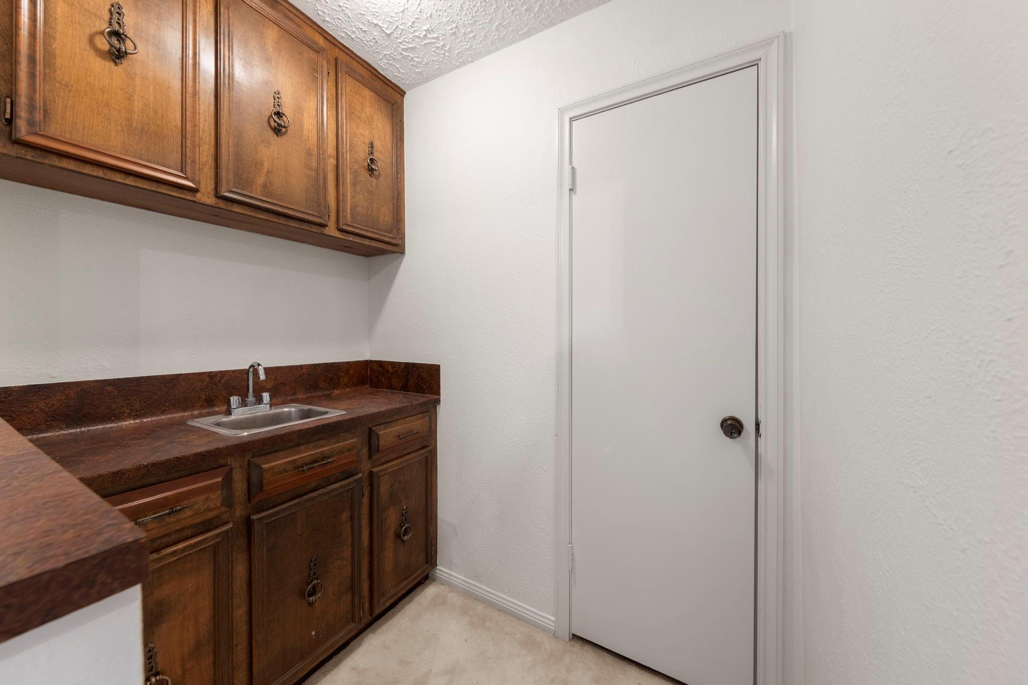 6131 Knollview Drive