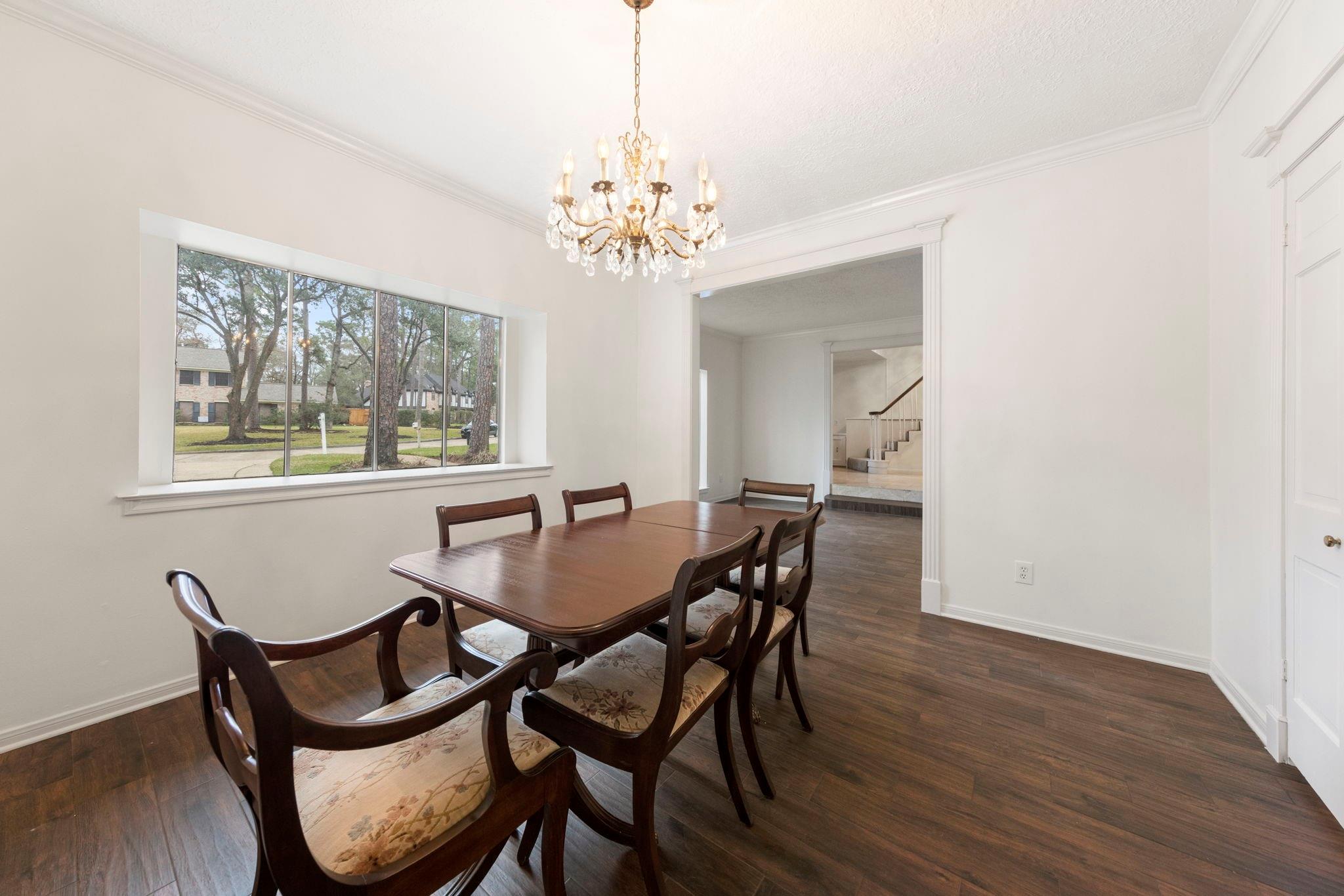 6131 Knollview Drive