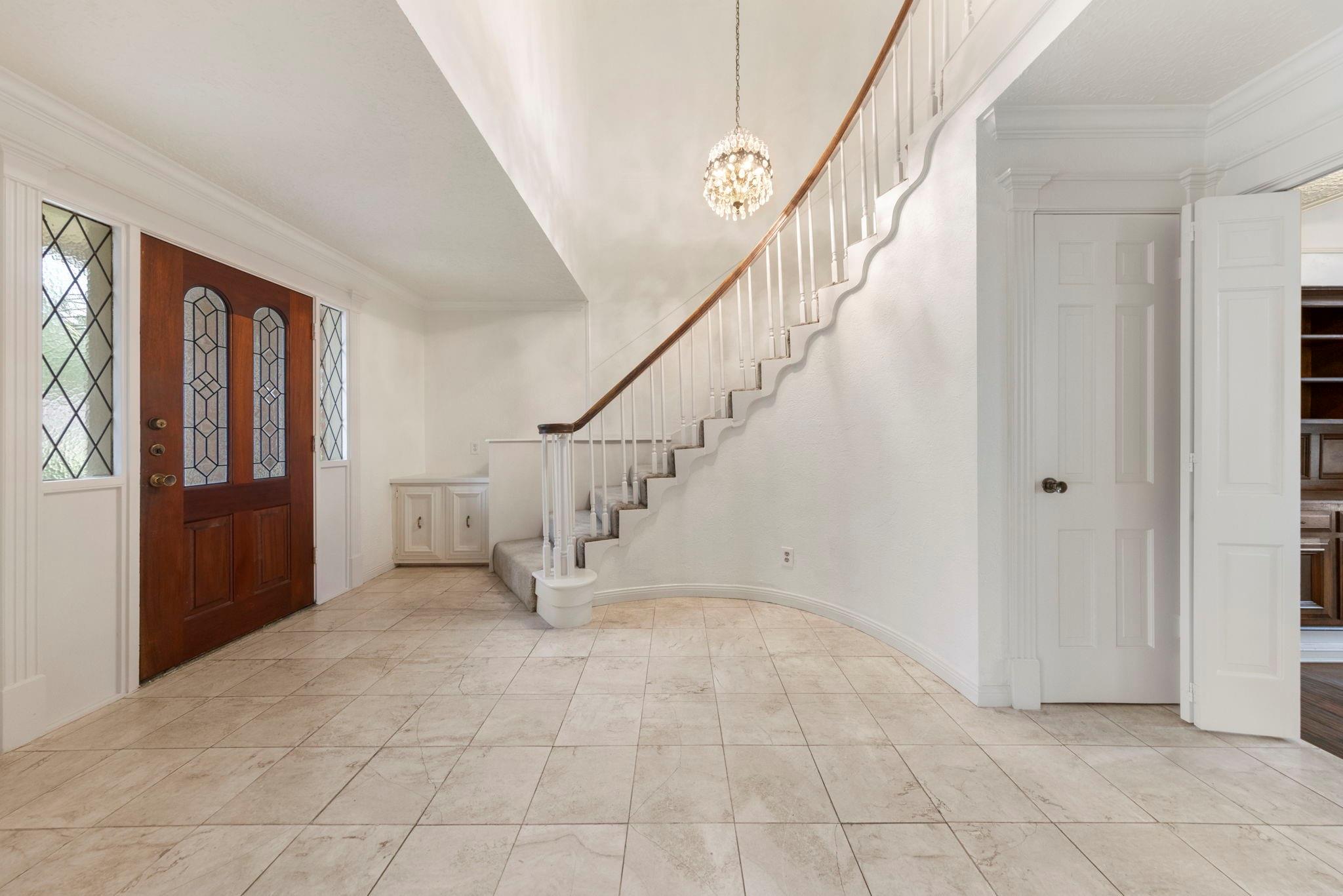 6131 Knollview Drive