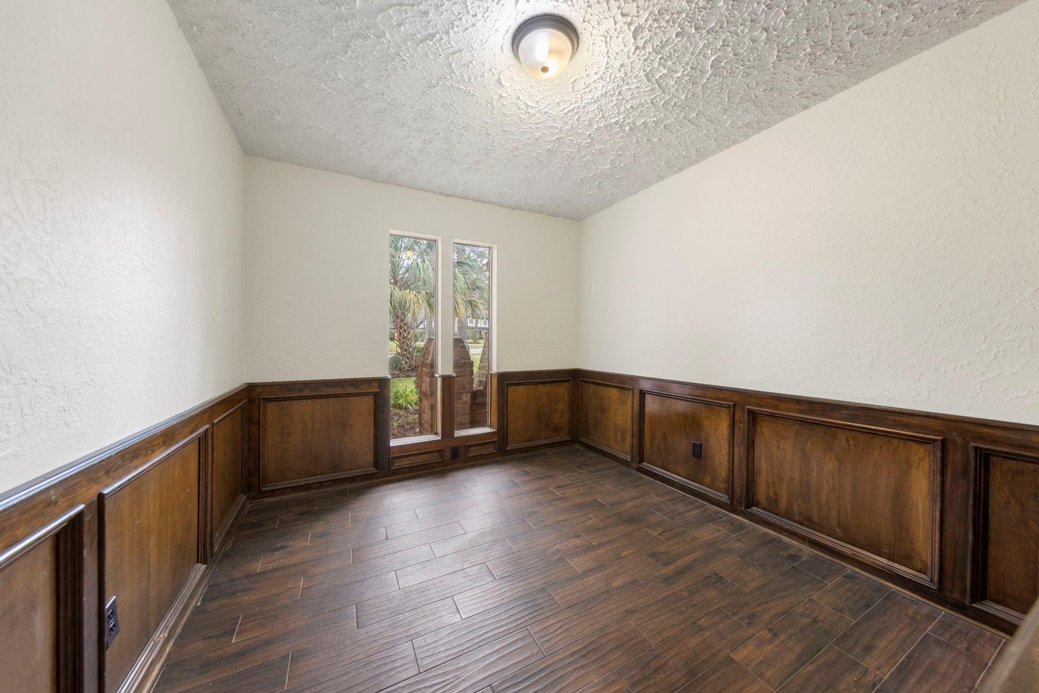 6131 Knollview Drive