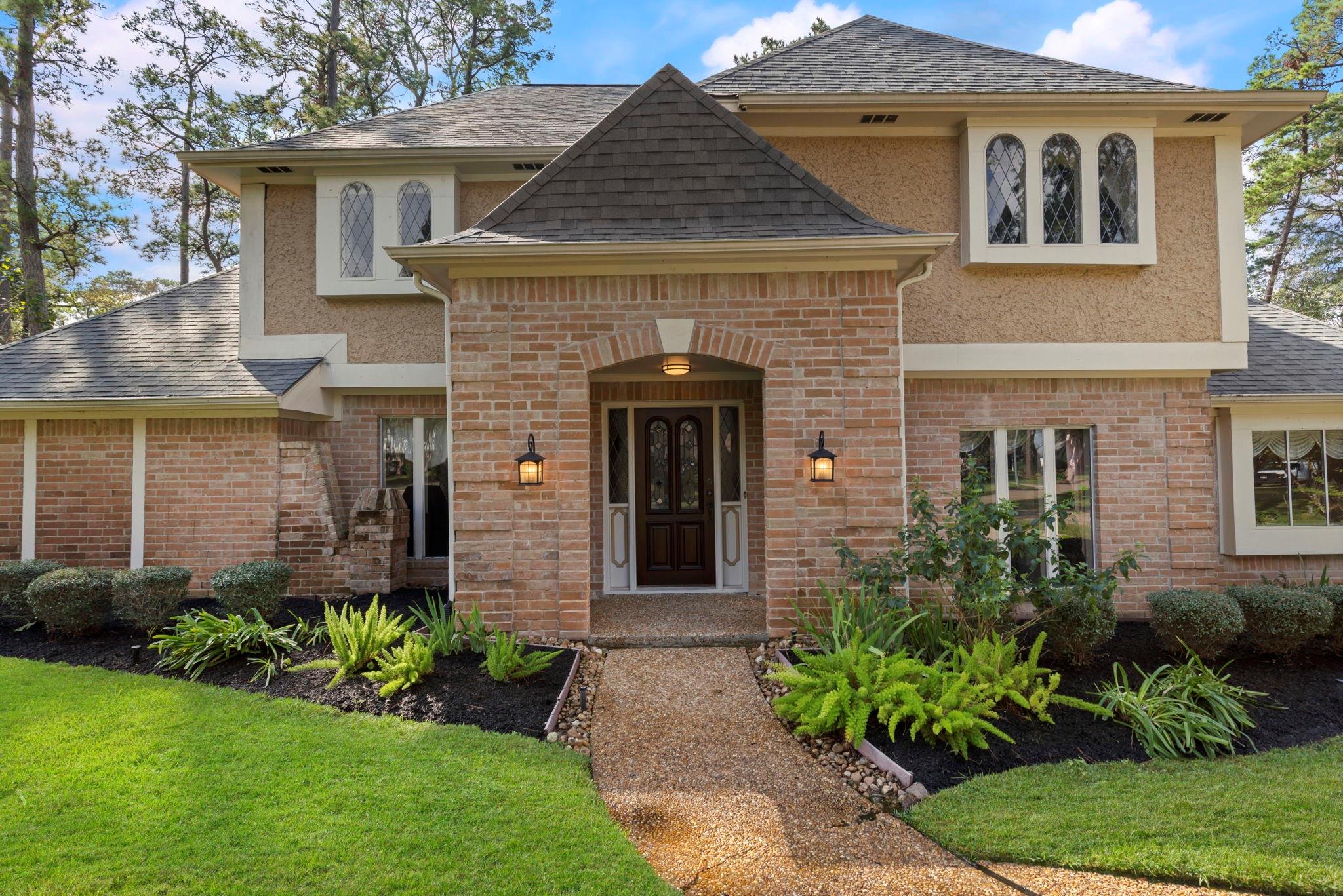 6131 Knollview Drive