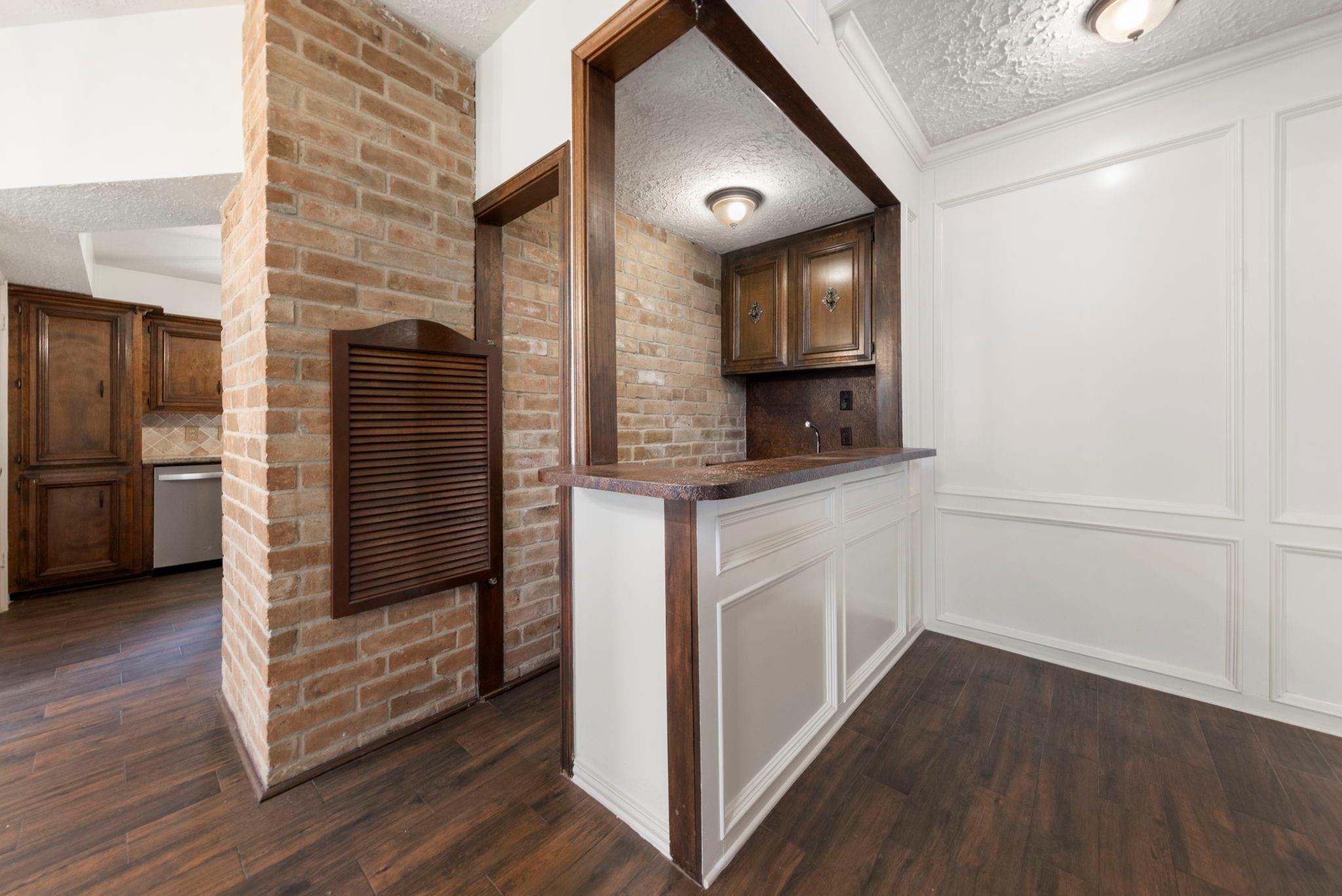 6131 Knollview Drive