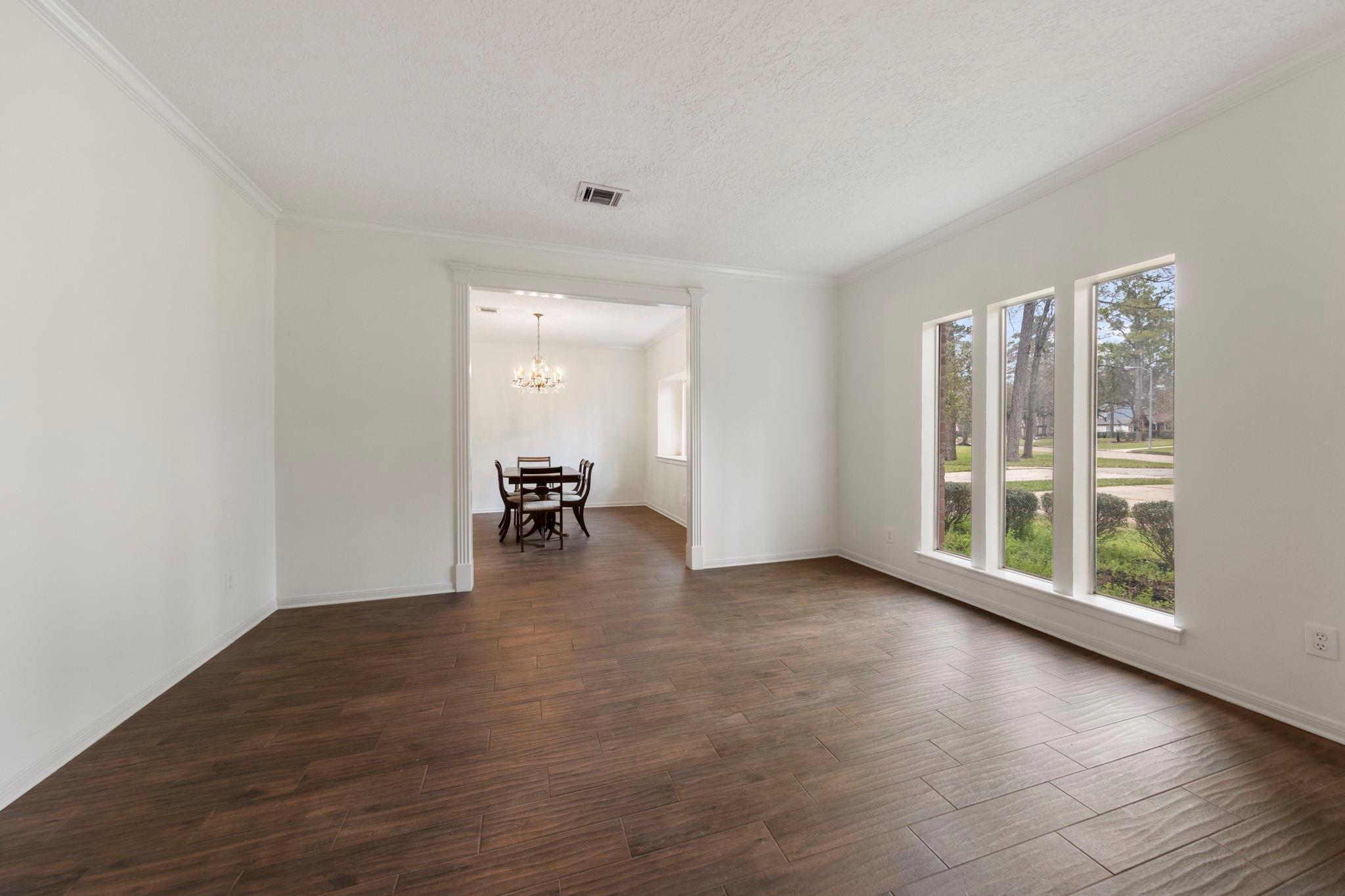 6131 Knollview Drive