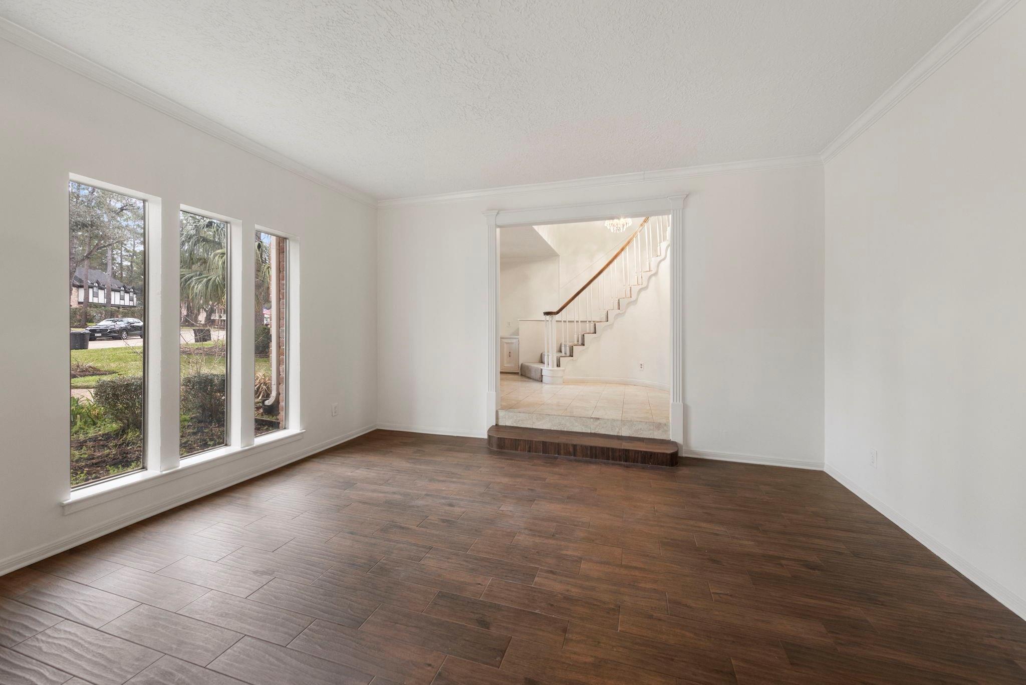 6131 Knollview Drive