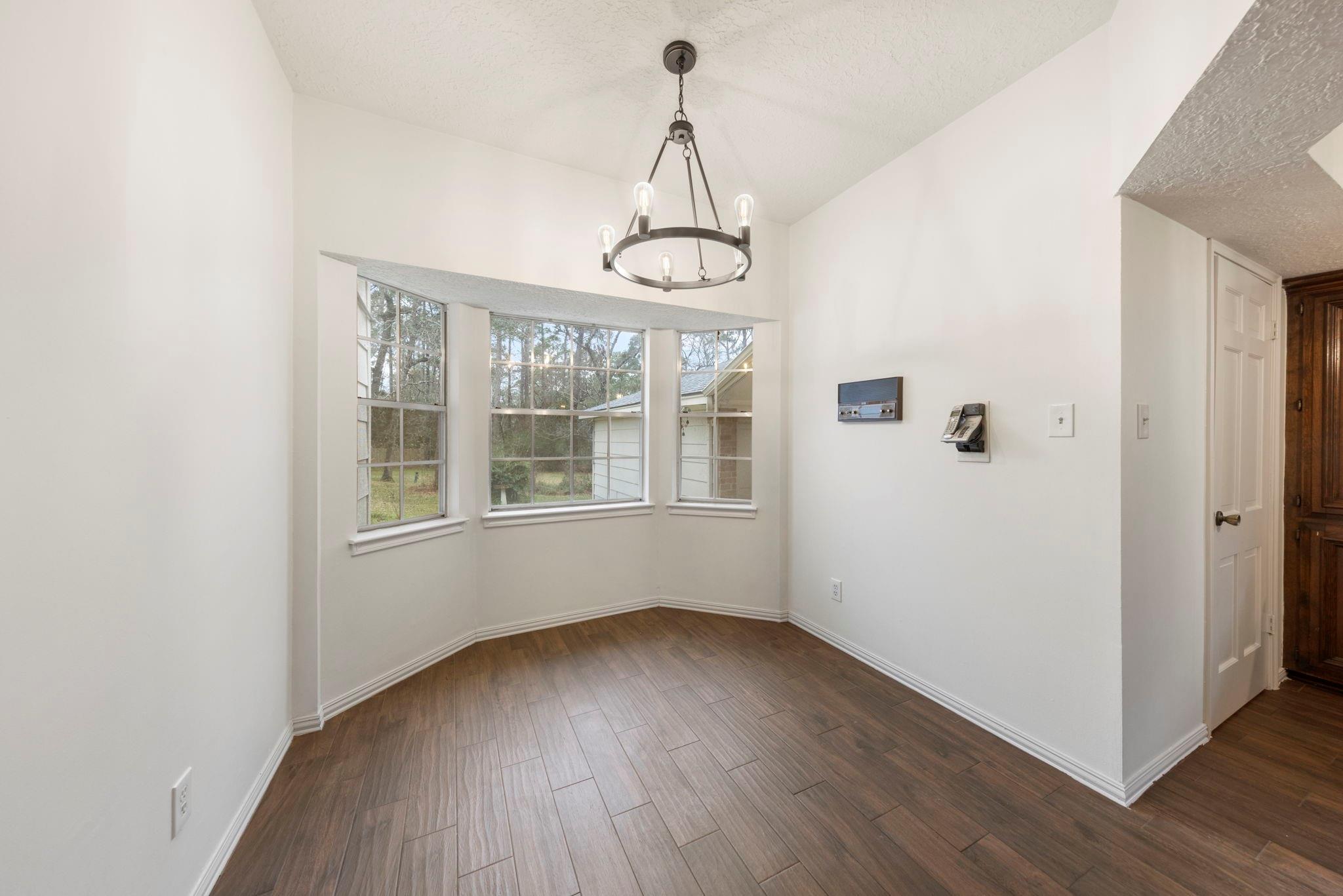 6131 Knollview Drive