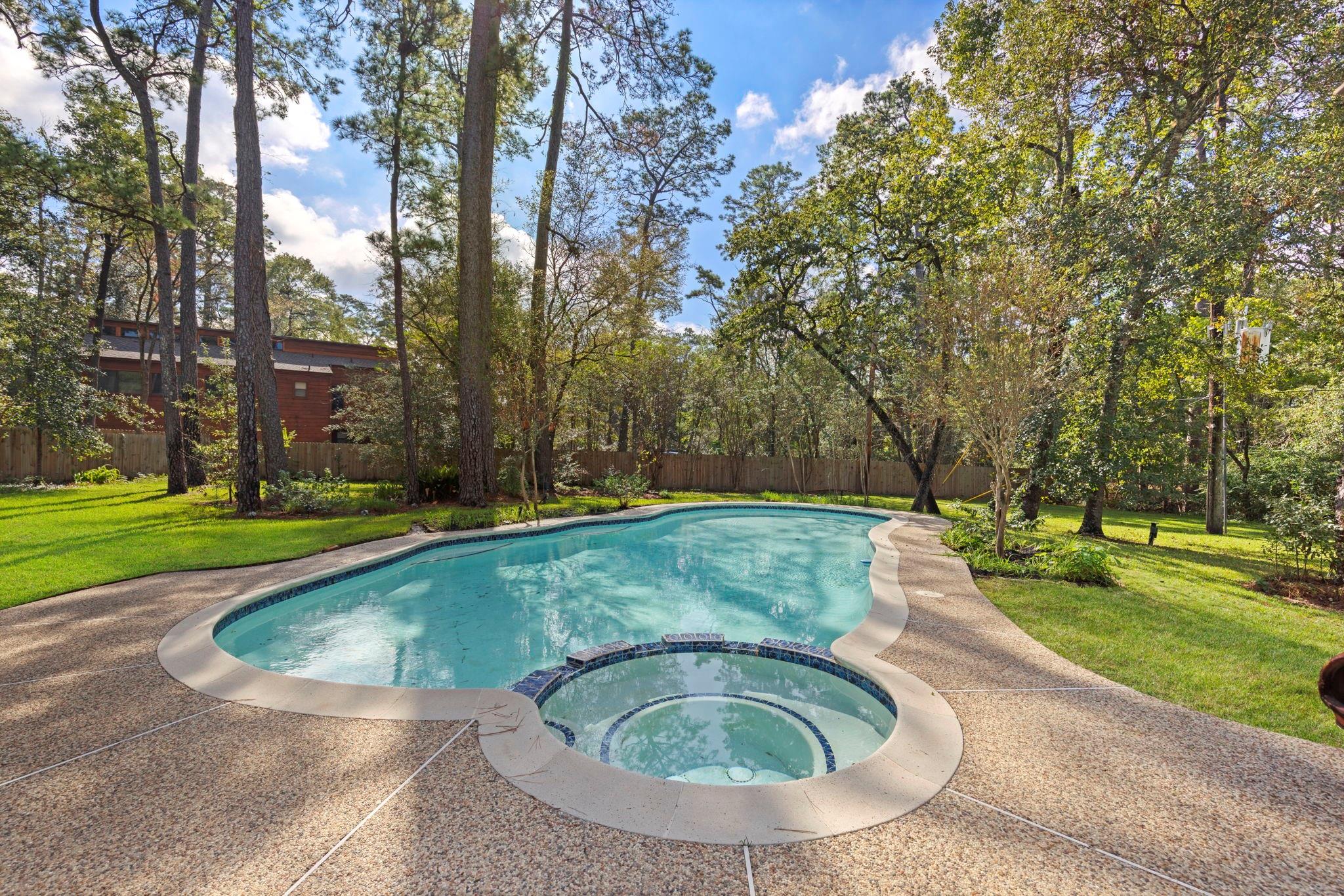 6131 Knollview Drive