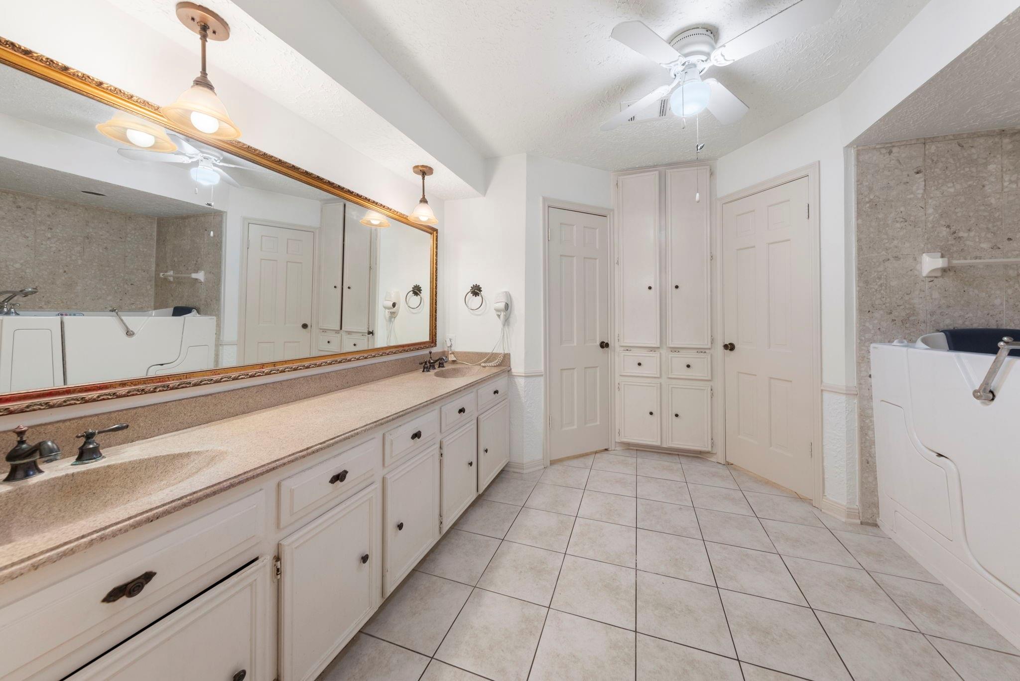 6131 Knollview Drive