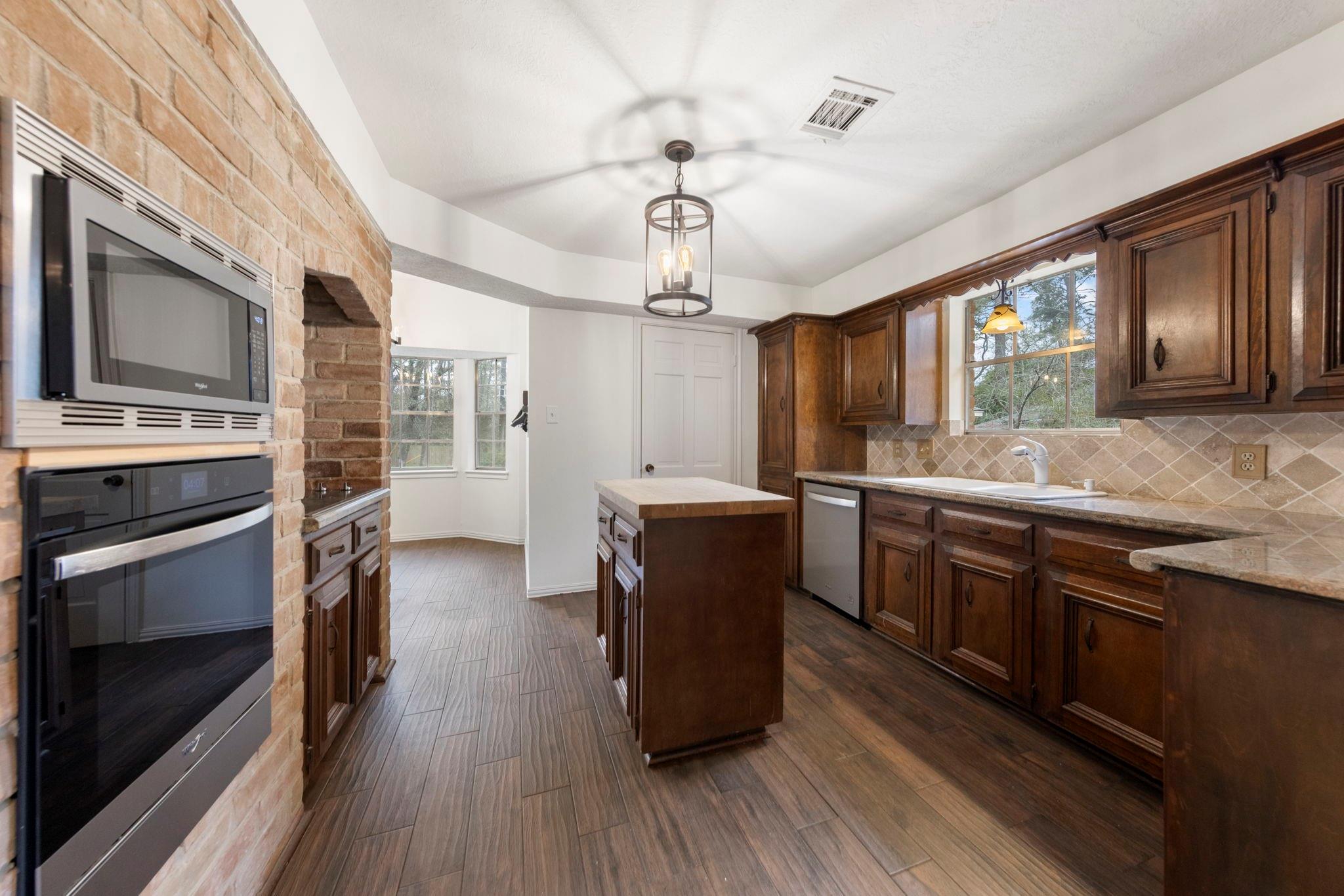 6131 Knollview Drive