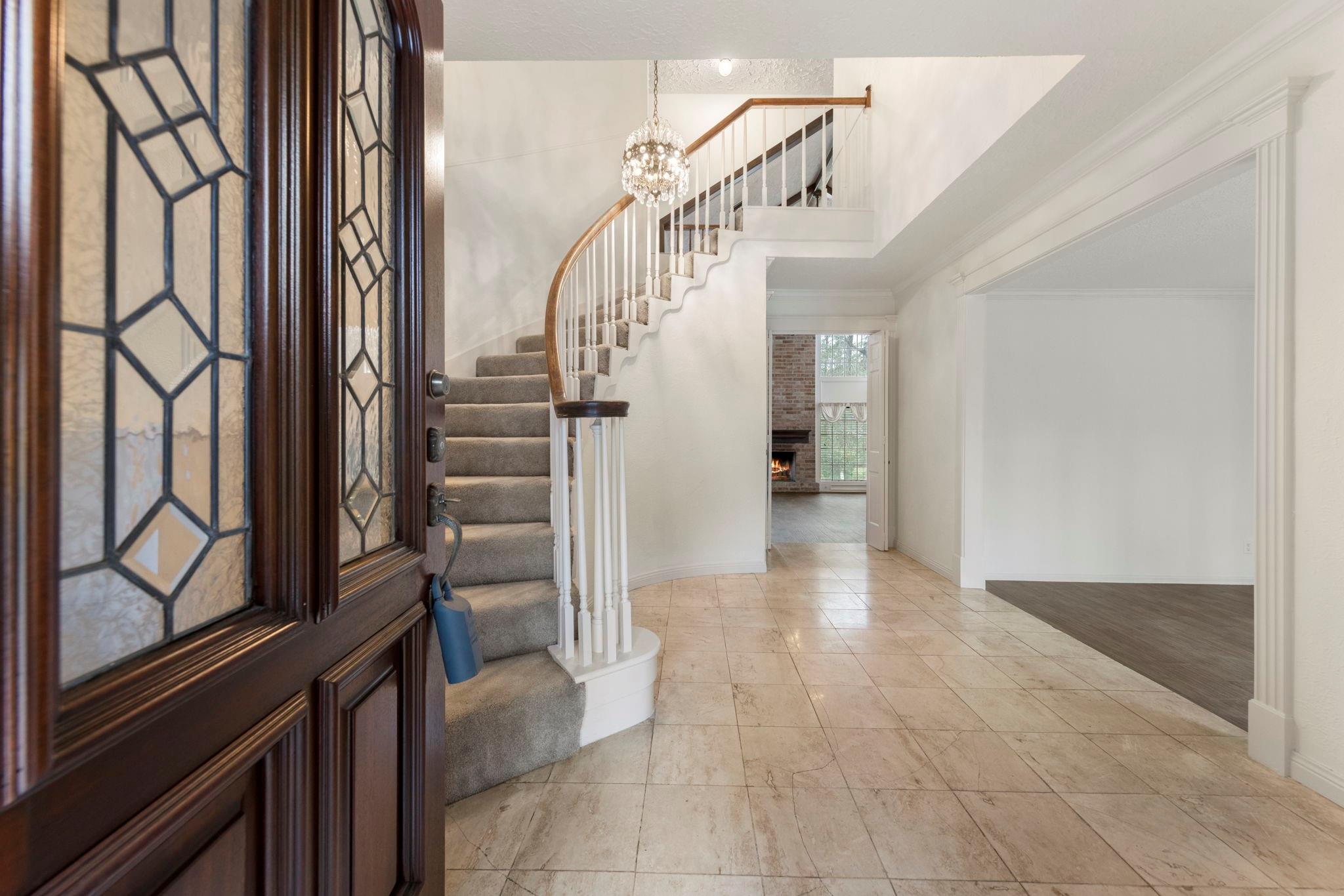 6131 Knollview Drive