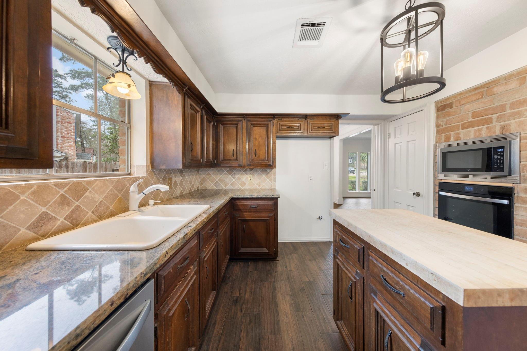 6131 Knollview Drive