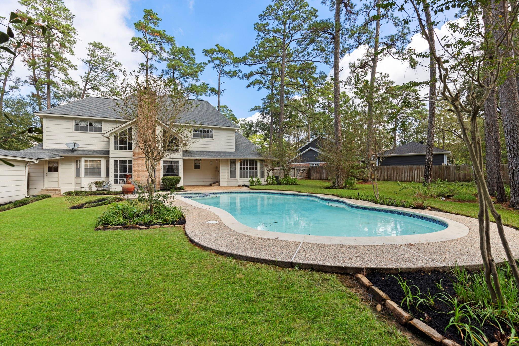 6131 Knollview Drive