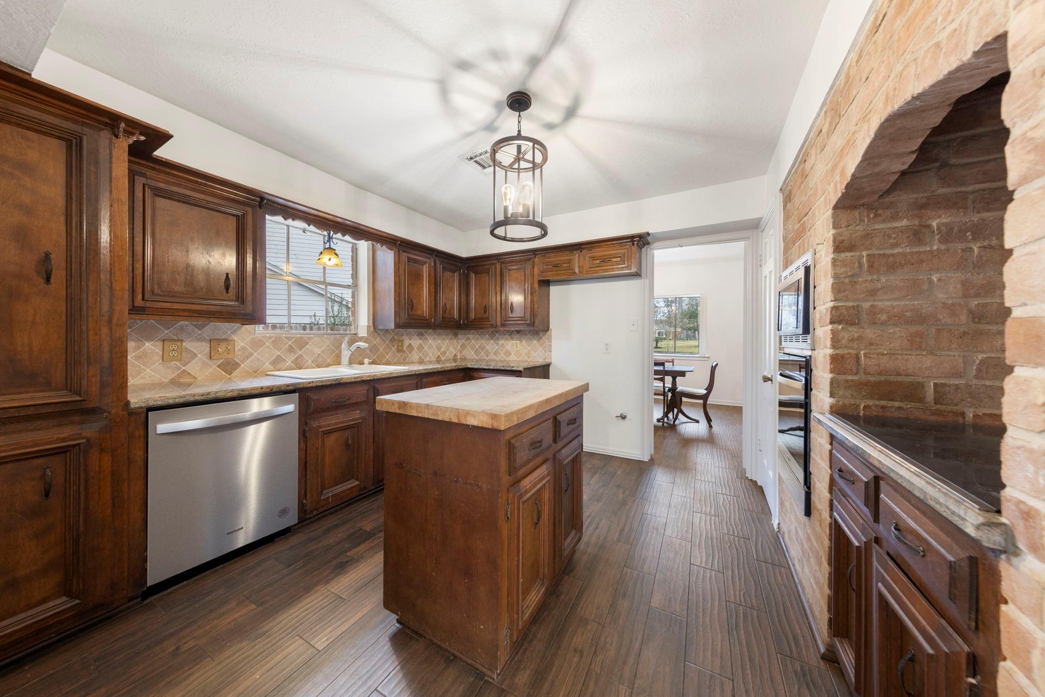 6131 Knollview Drive