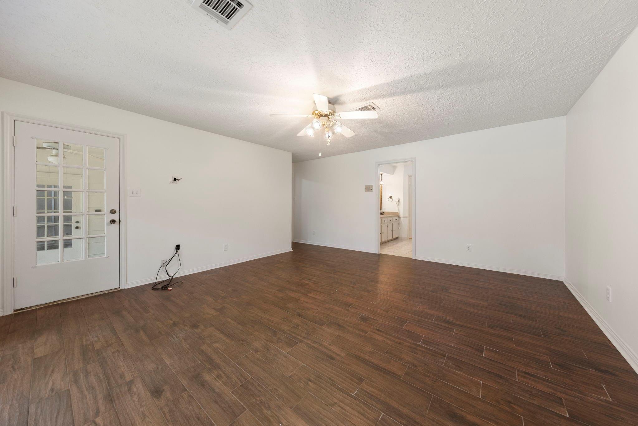 6131 Knollview Drive