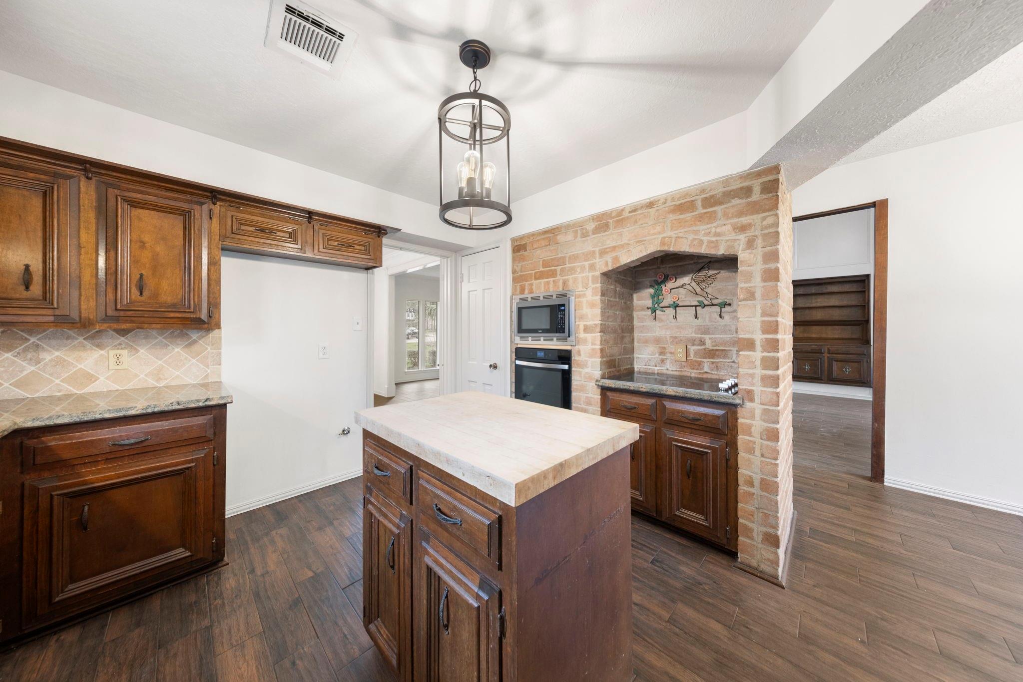 6131 Knollview Drive