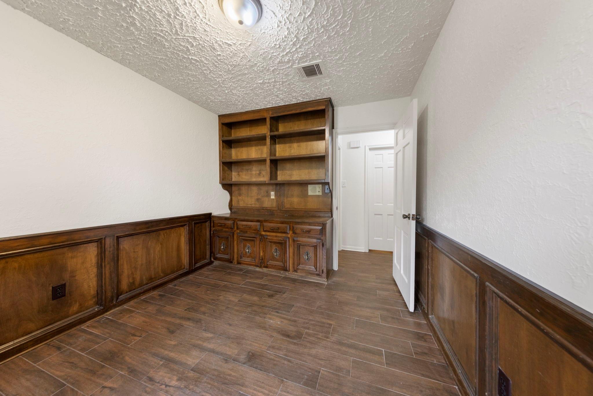 6131 Knollview Drive