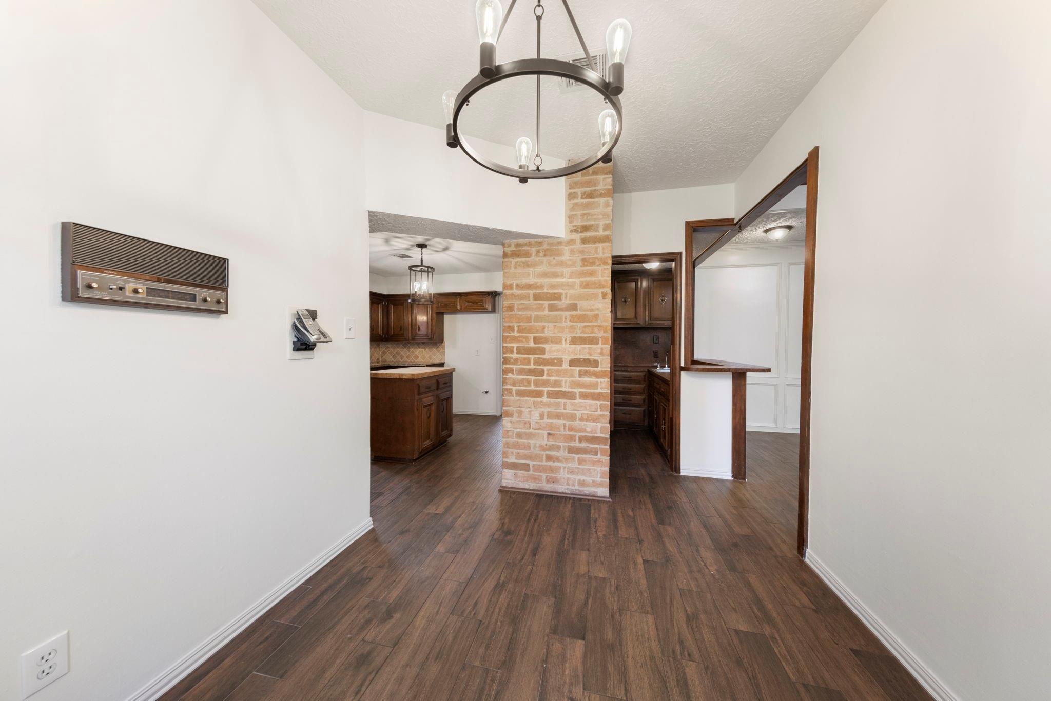 6131 Knollview Drive