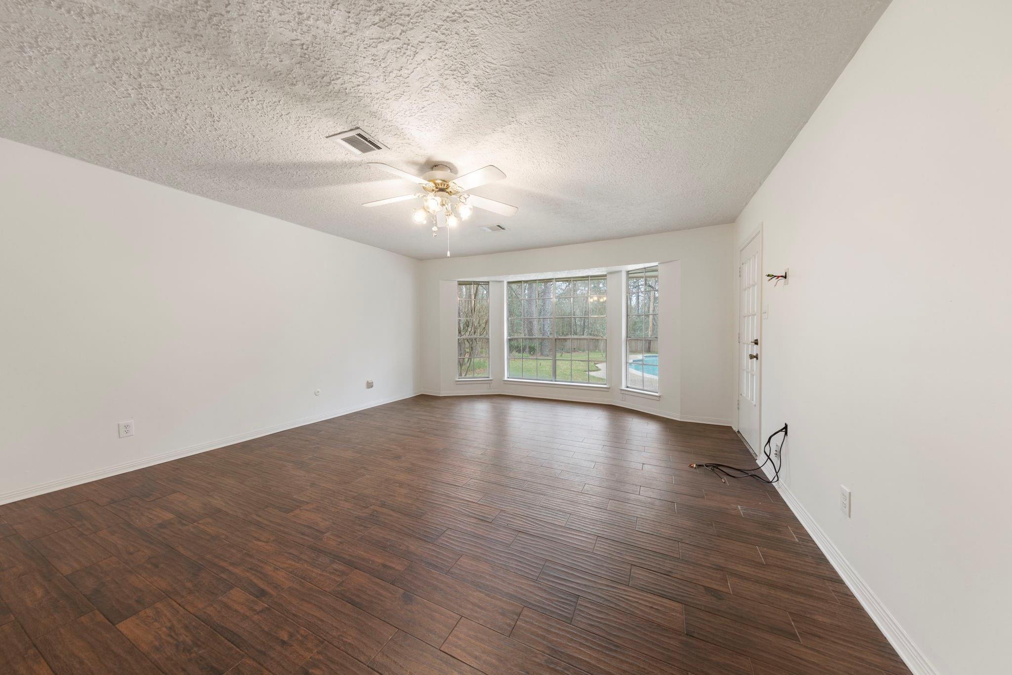 6131 Knollview Drive