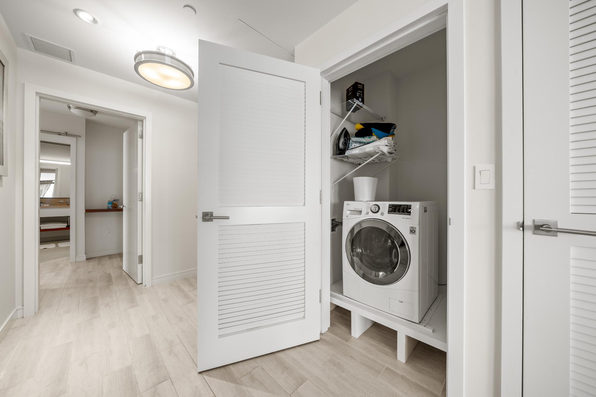 BAY STREET Unit: Unit # 711