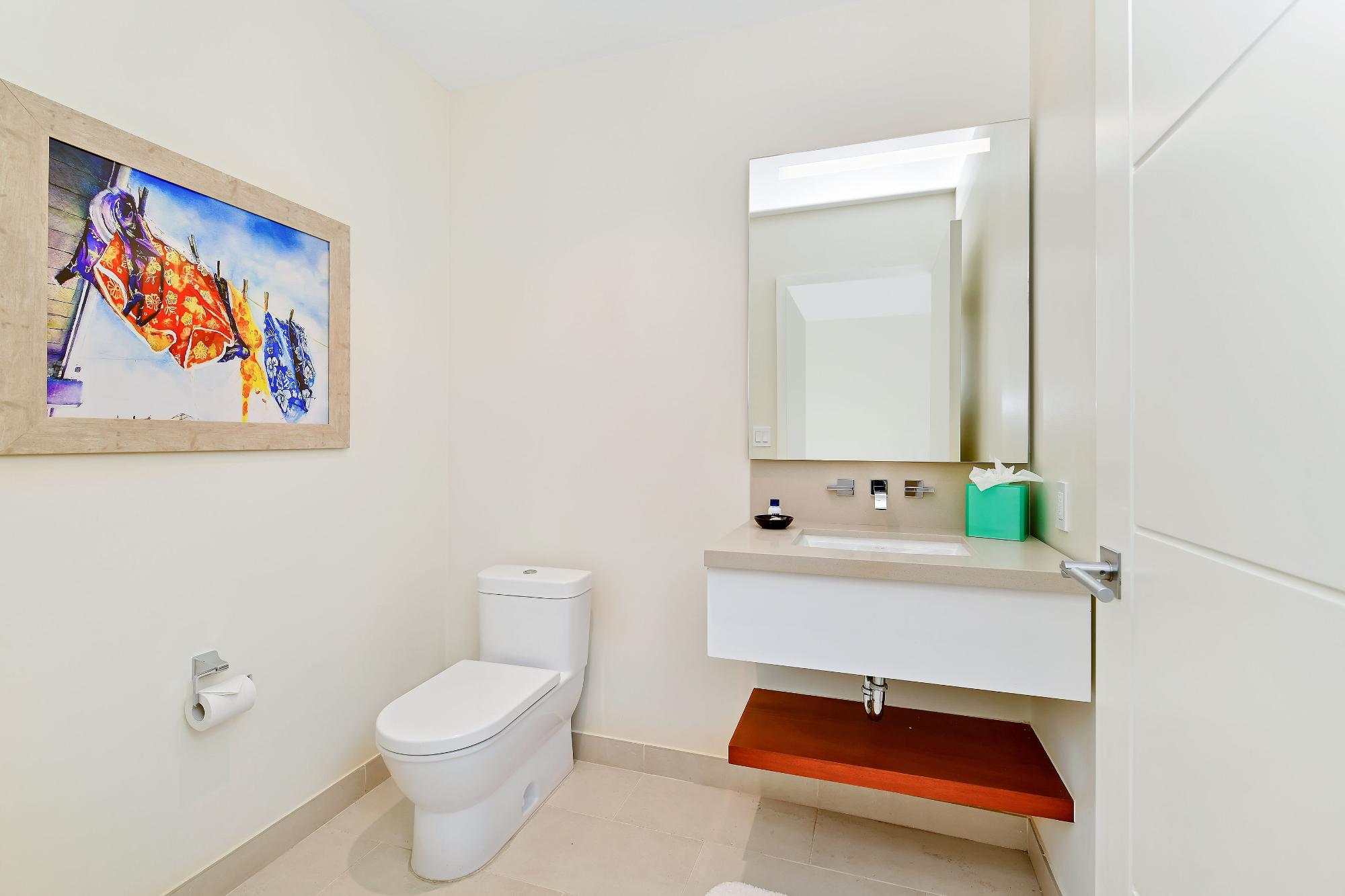 BAY STREET Unit: 703/710