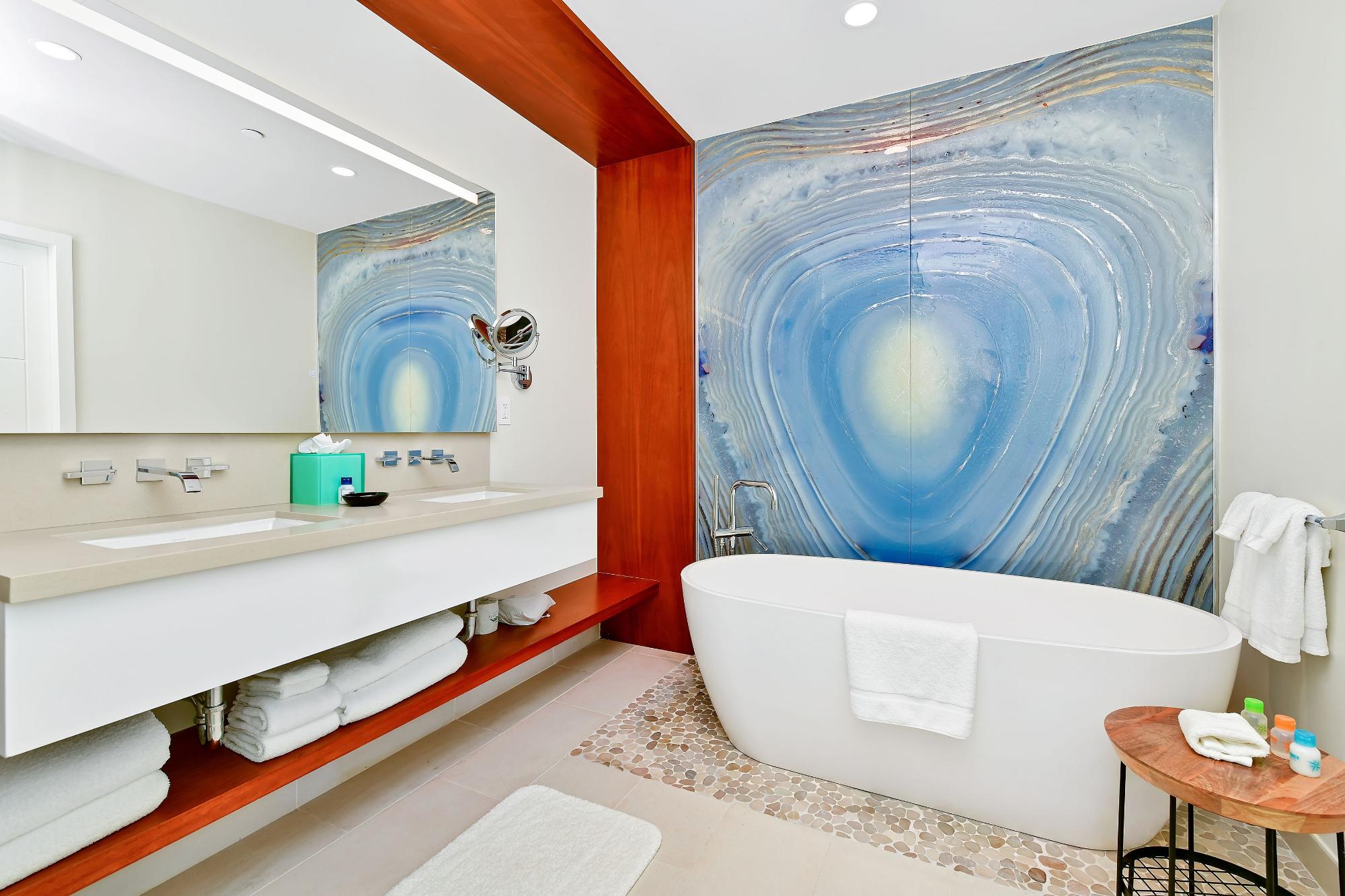 BAY STREET Unit: 703/710