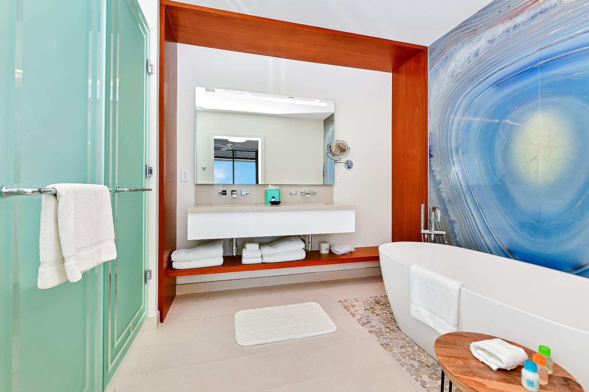 BAY STREET Unit: 703/710