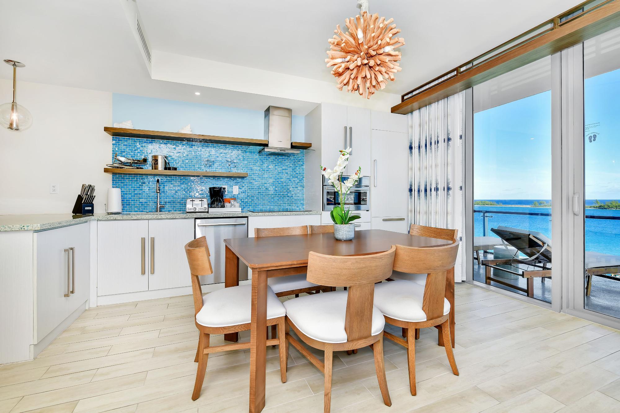 BAY STREET Unit: 615/621