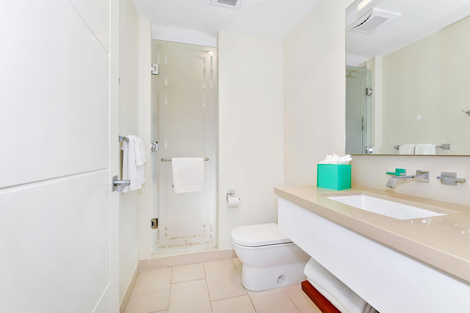 BAY STREET Unit: 615/621