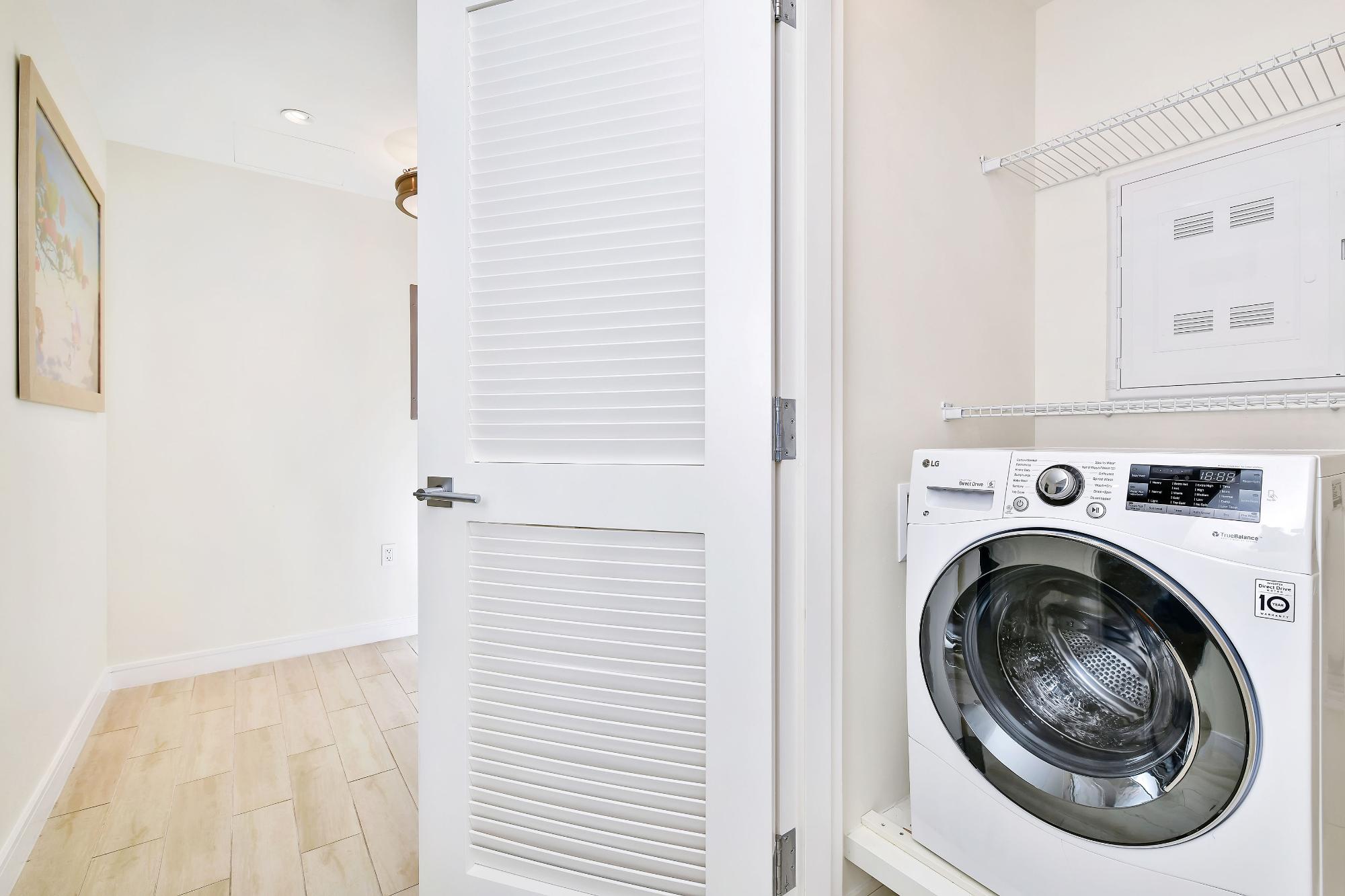 BAY STREET Unit: 615/621