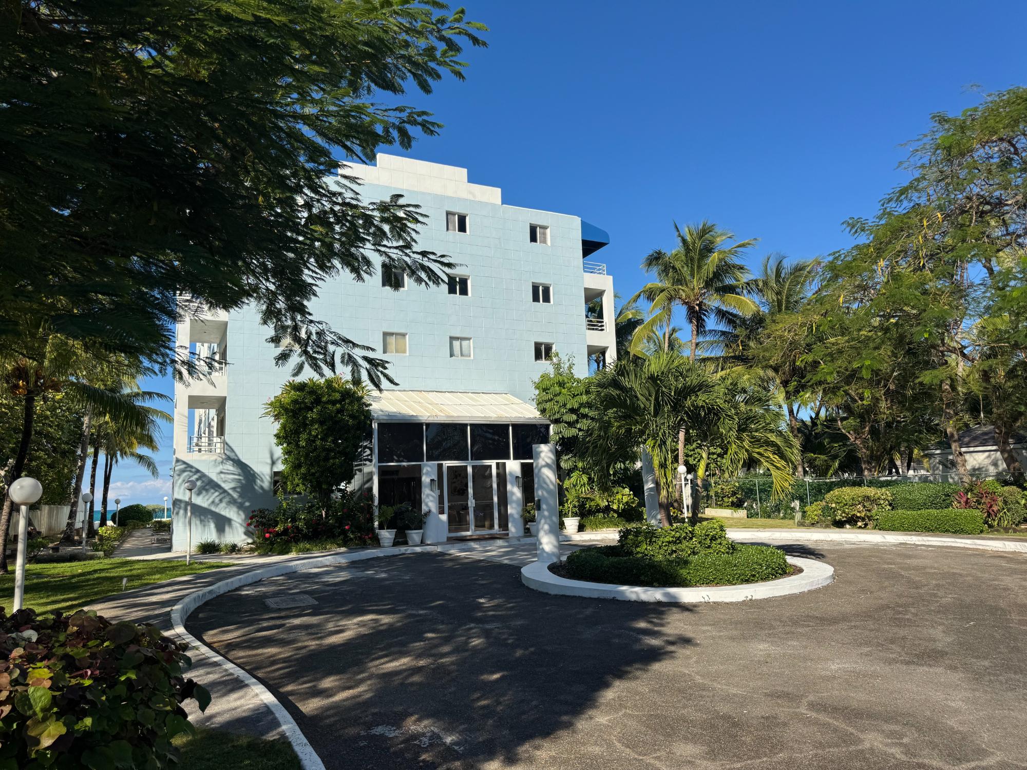 VISTA BELLA, CABLE BEACH Unit: 204