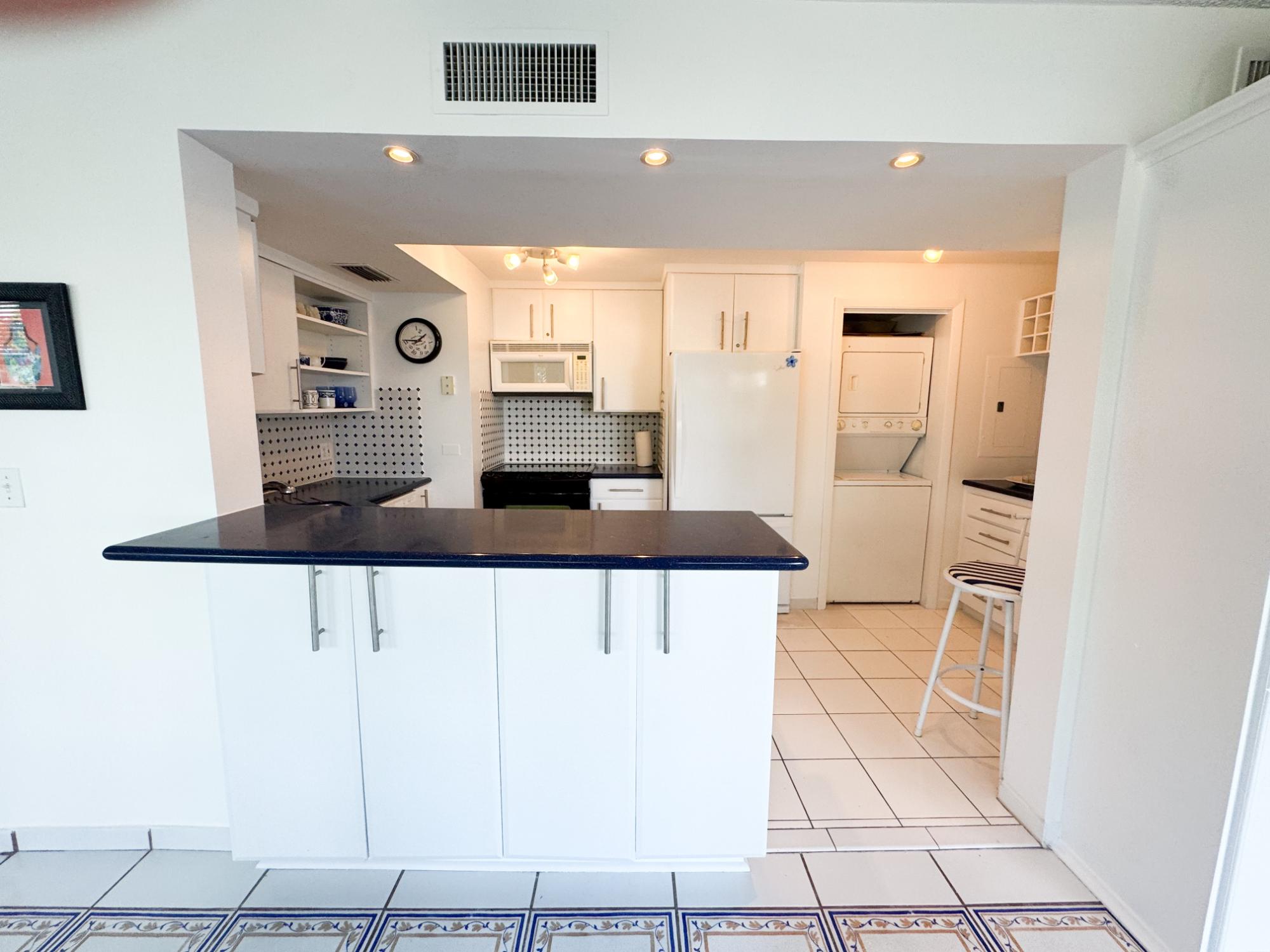 VISTA BELLA, CABLE BEACH Unit: 204