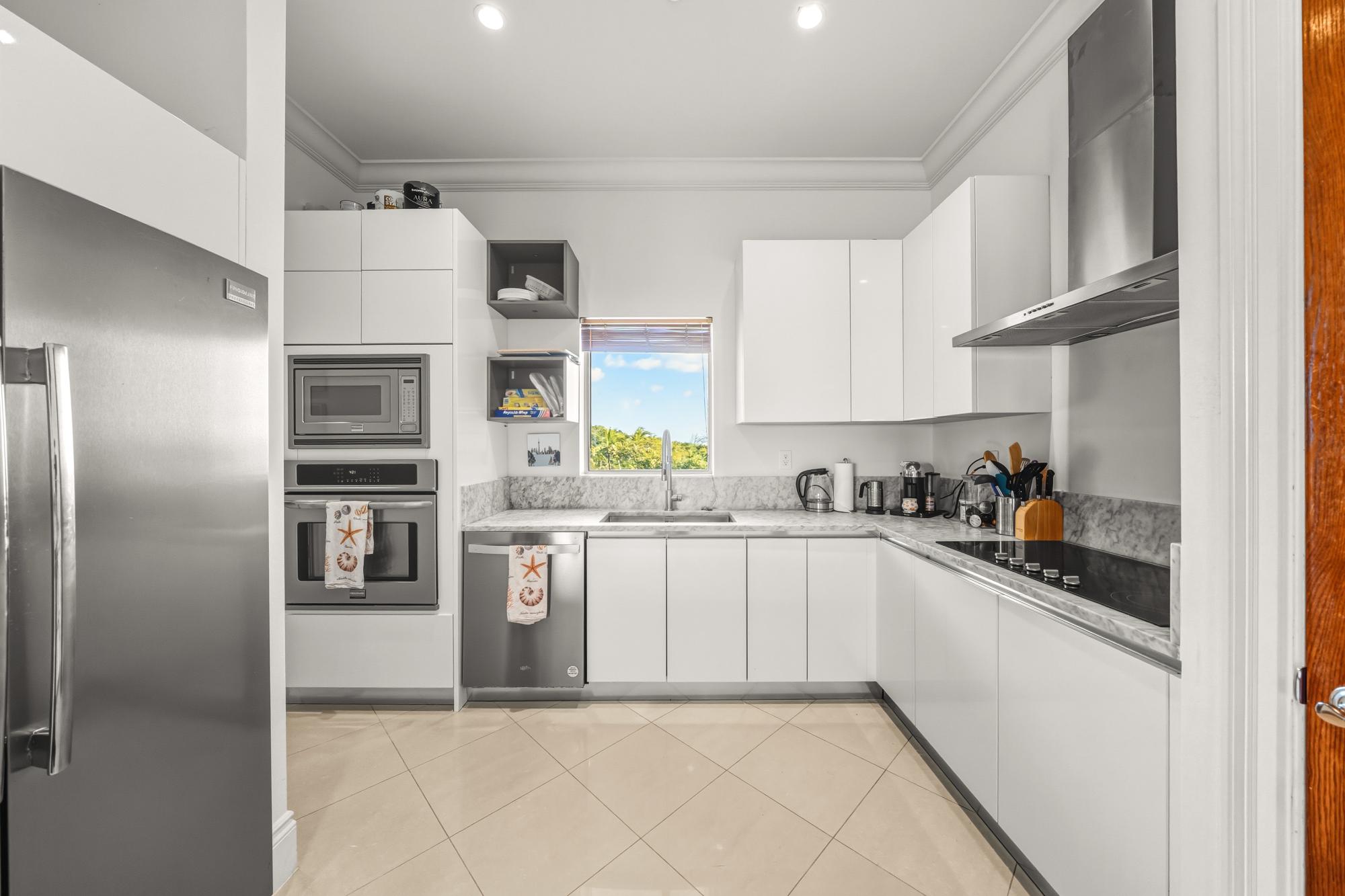 CAVES HEIGHTS Unit: 3C