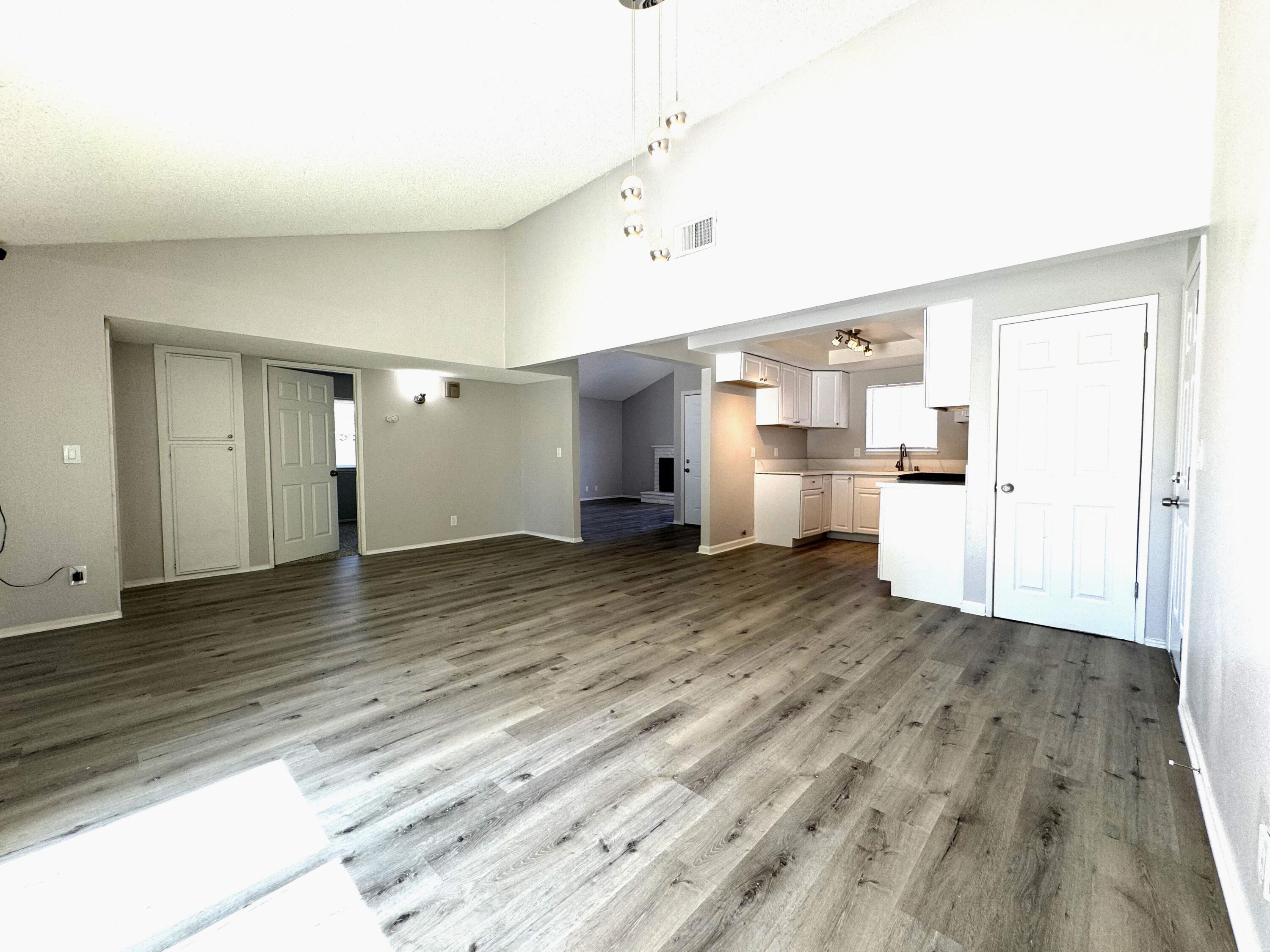 842 E Langhorn Street