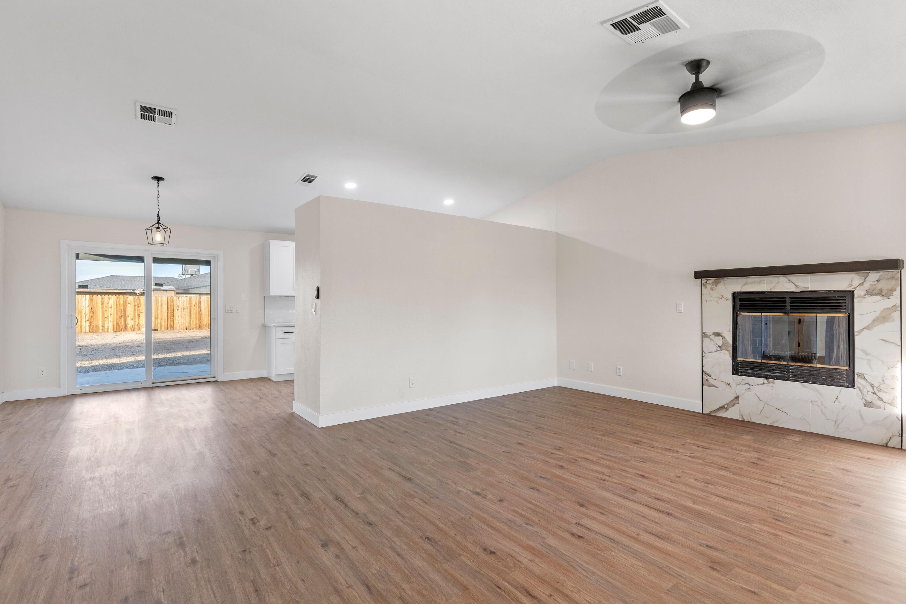 8649 Tamarack Avenue