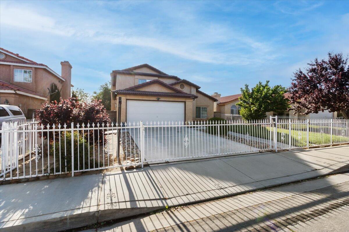 43938 Comstock Avenue