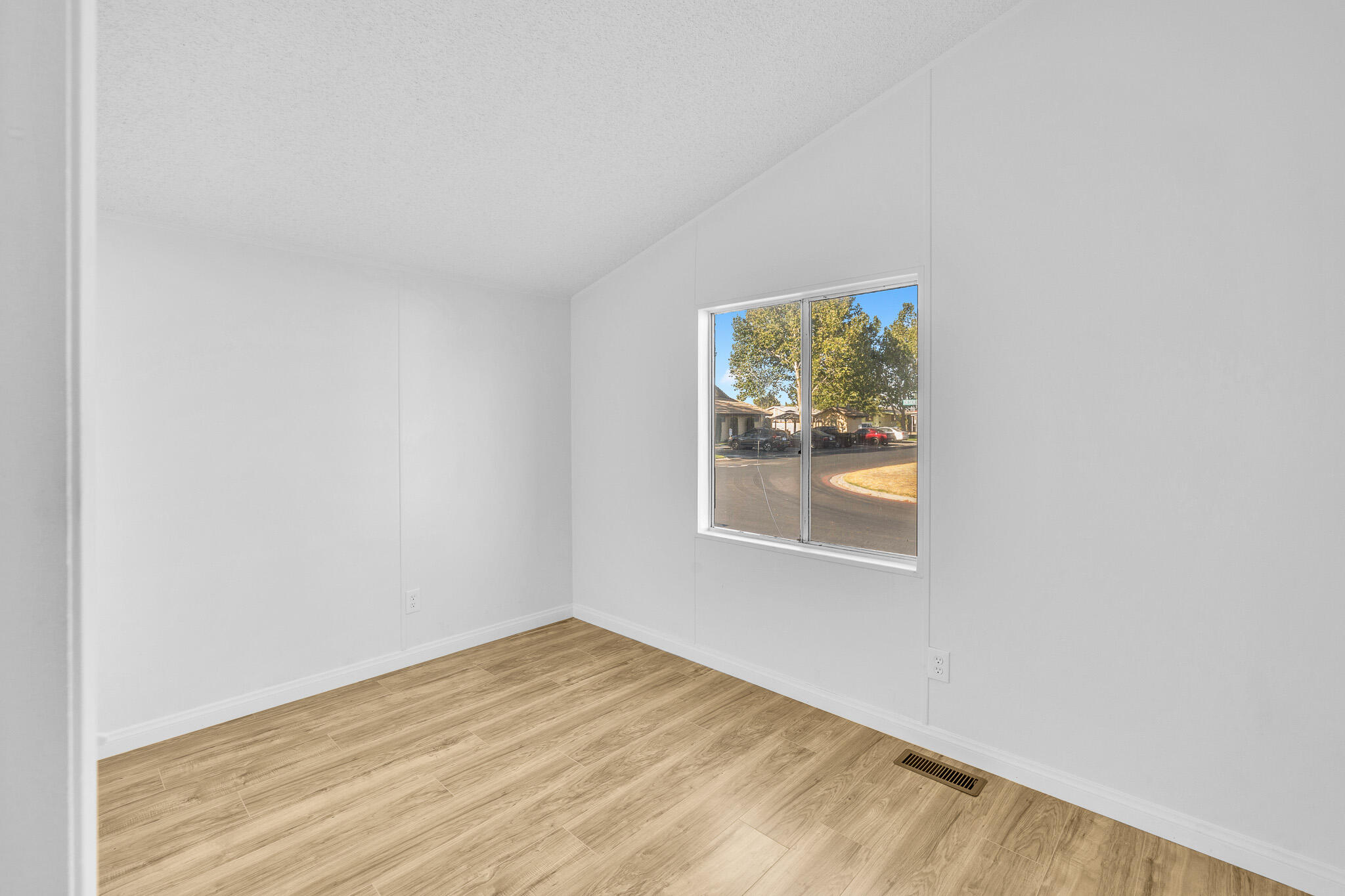 45111 E 25th St E Street Unit: 3