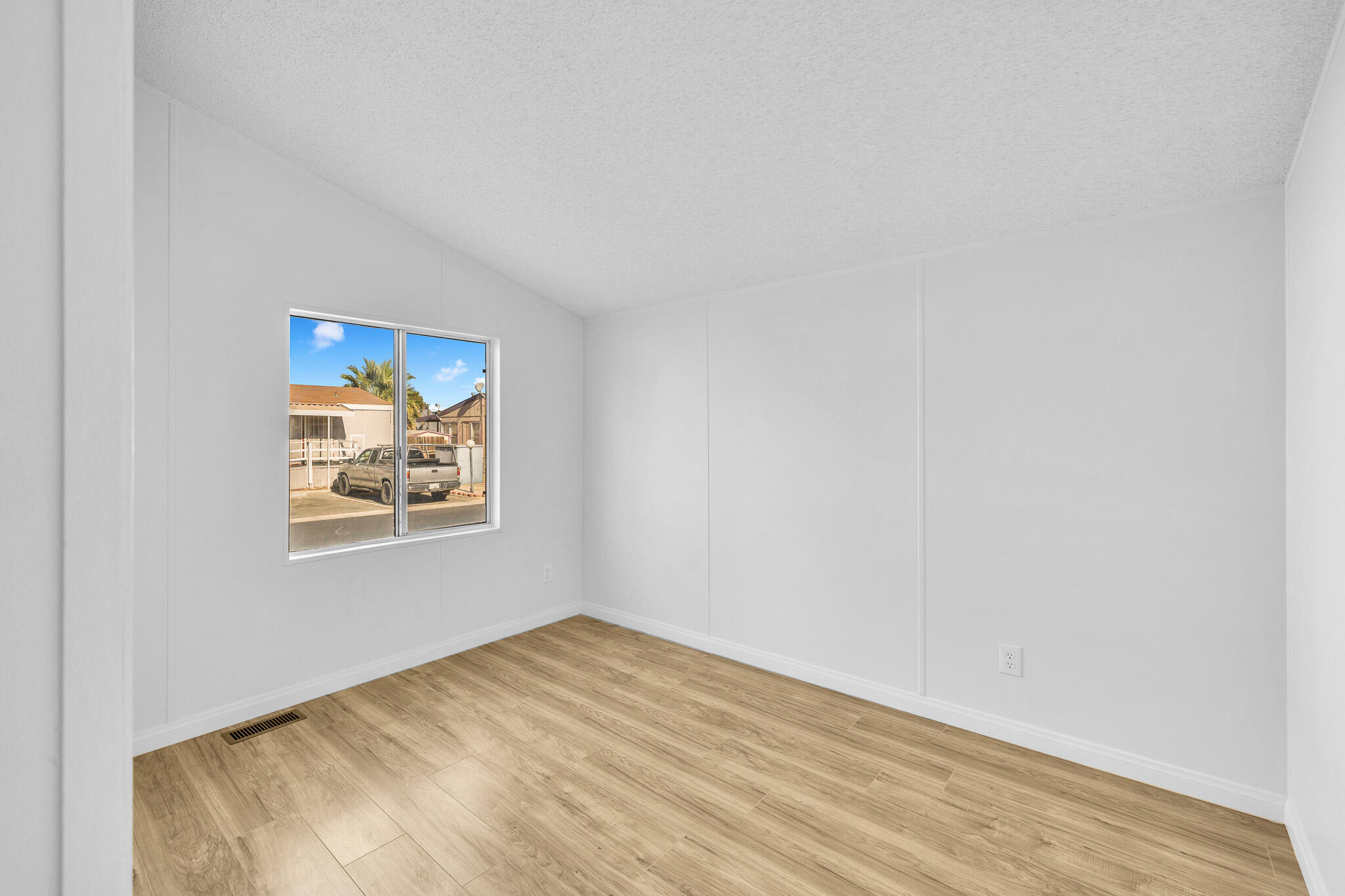 45111 E 25th St E Street Unit: 3
