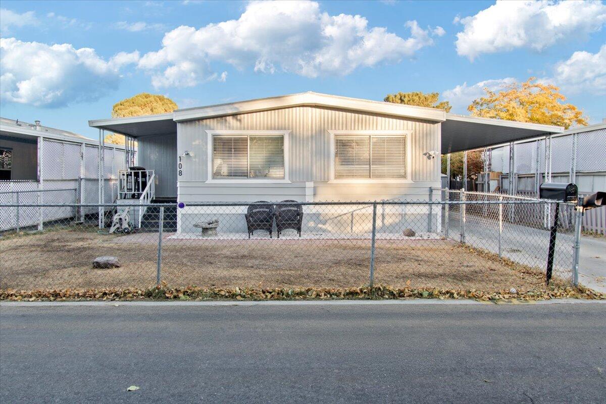 43850 20th St E Unit: 108