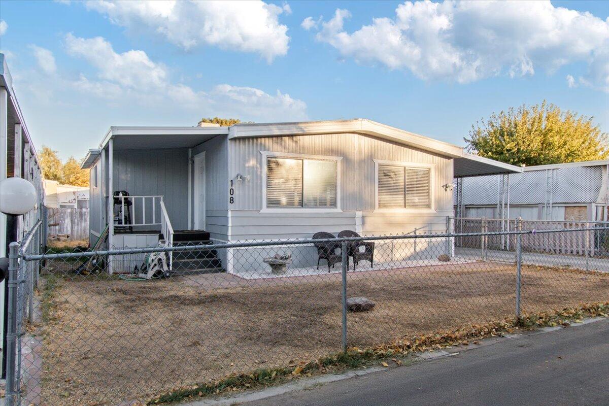 43850 20th St E Unit: 108