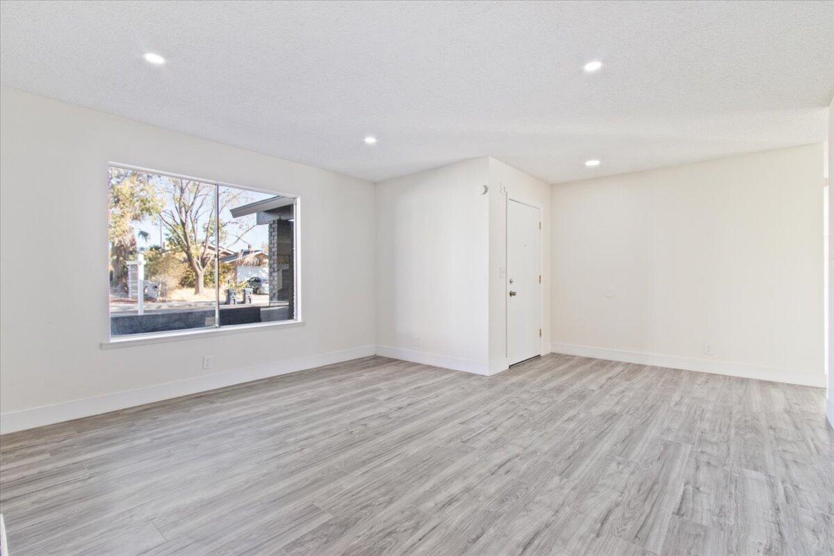 44509 Watford Avenue