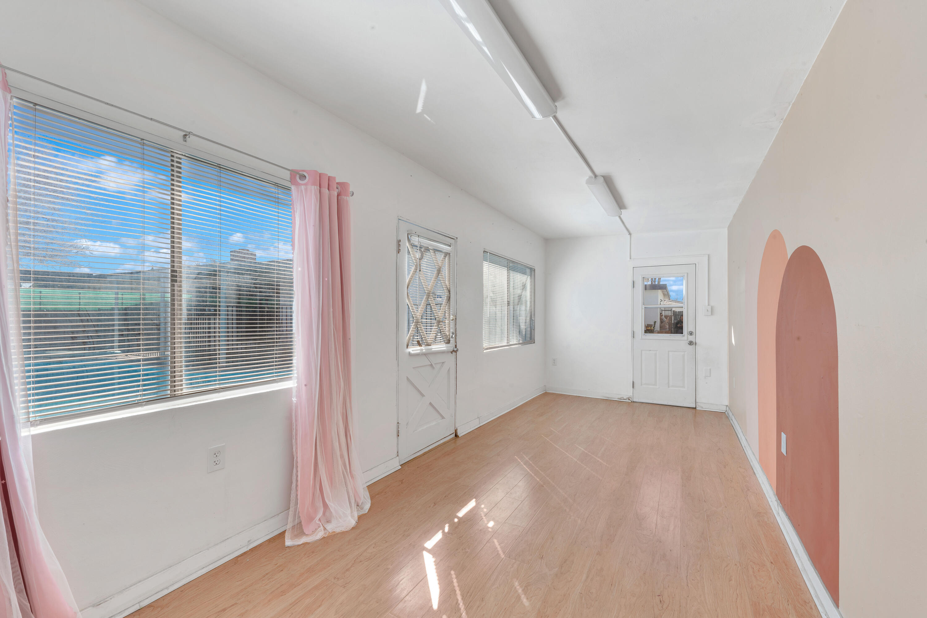 815 W Holguin Street